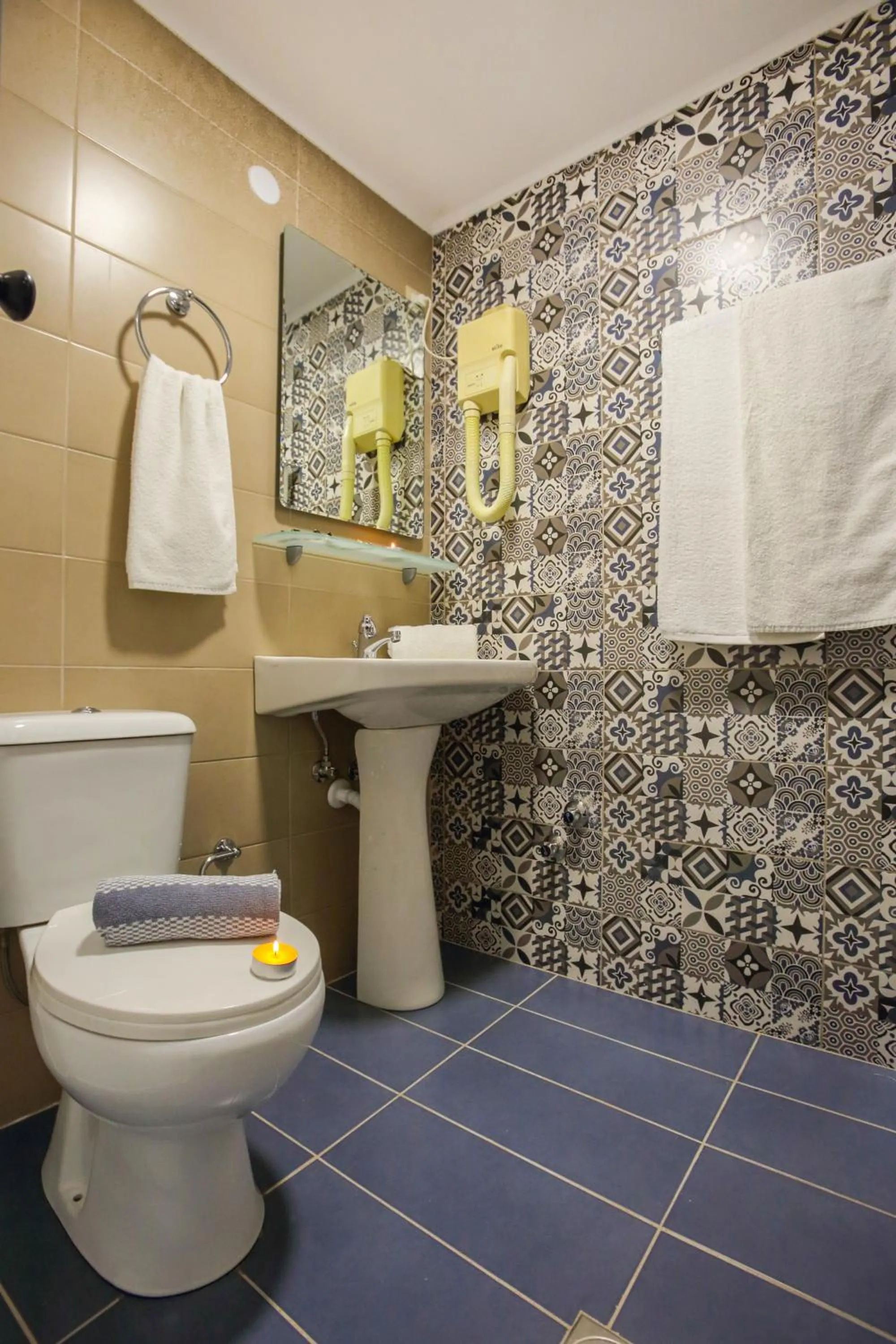 Bathroom in Happy Days