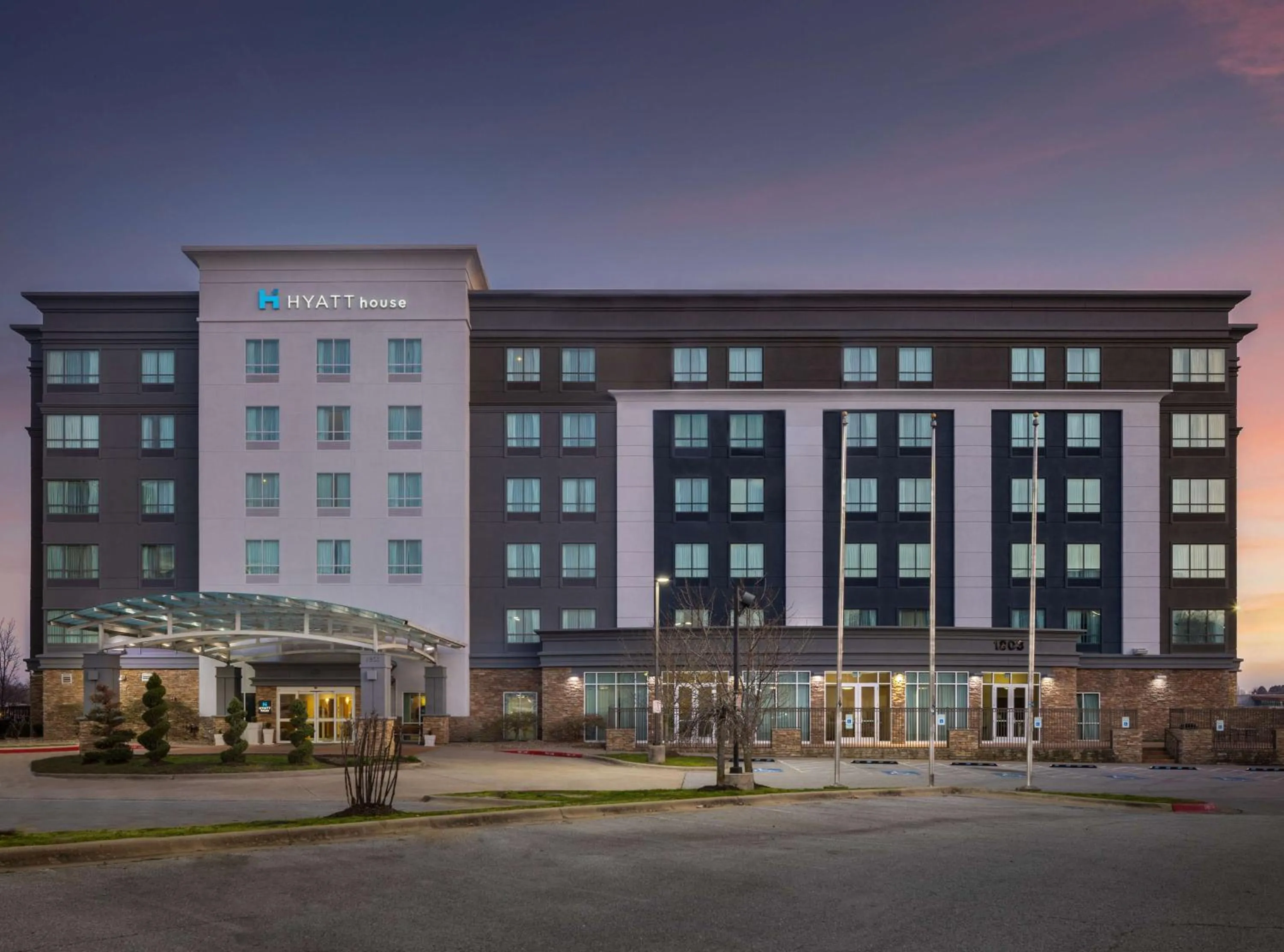 Property building in Hyatt House Bentonville Rogers