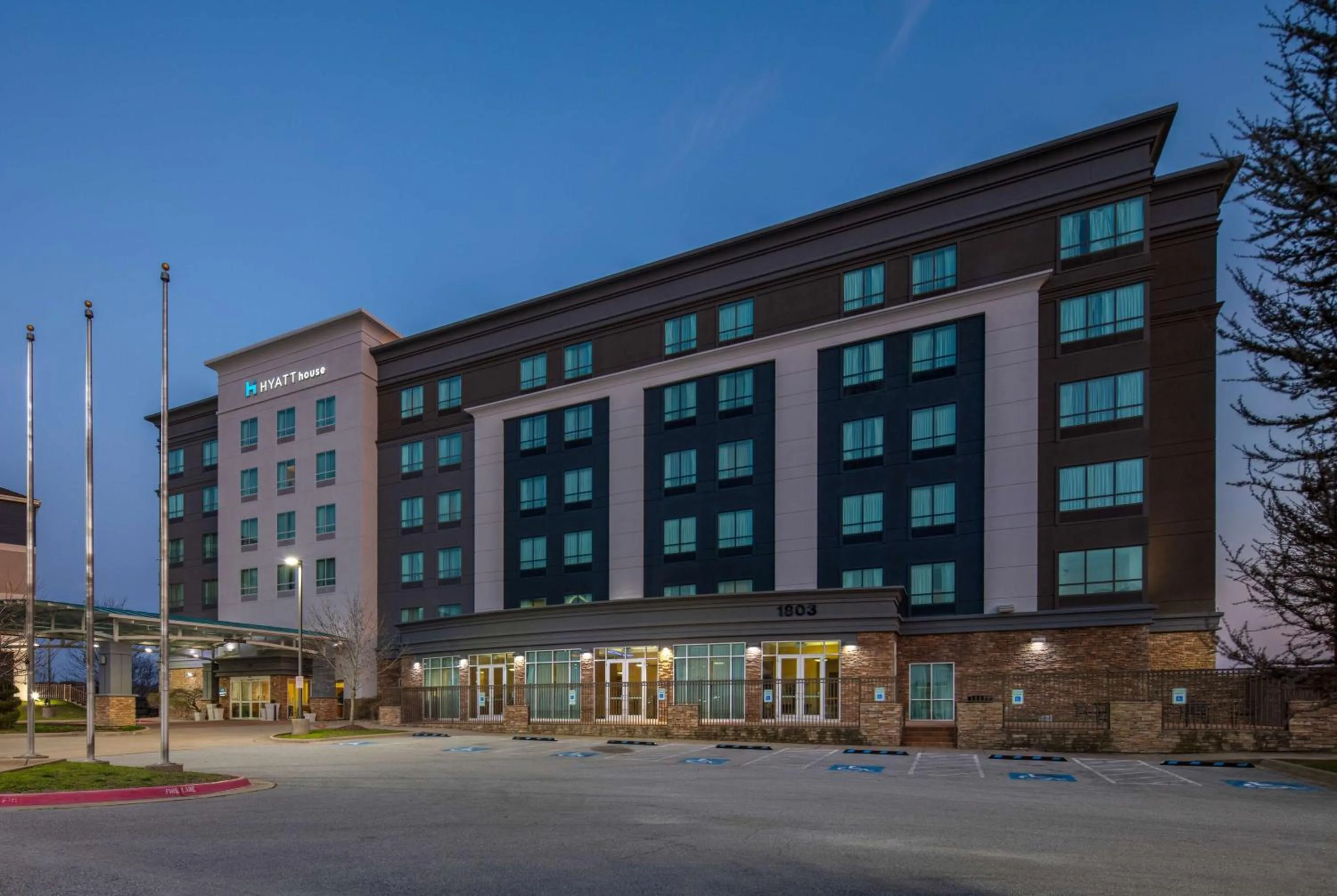 Property building in Hyatt House Bentonville Rogers