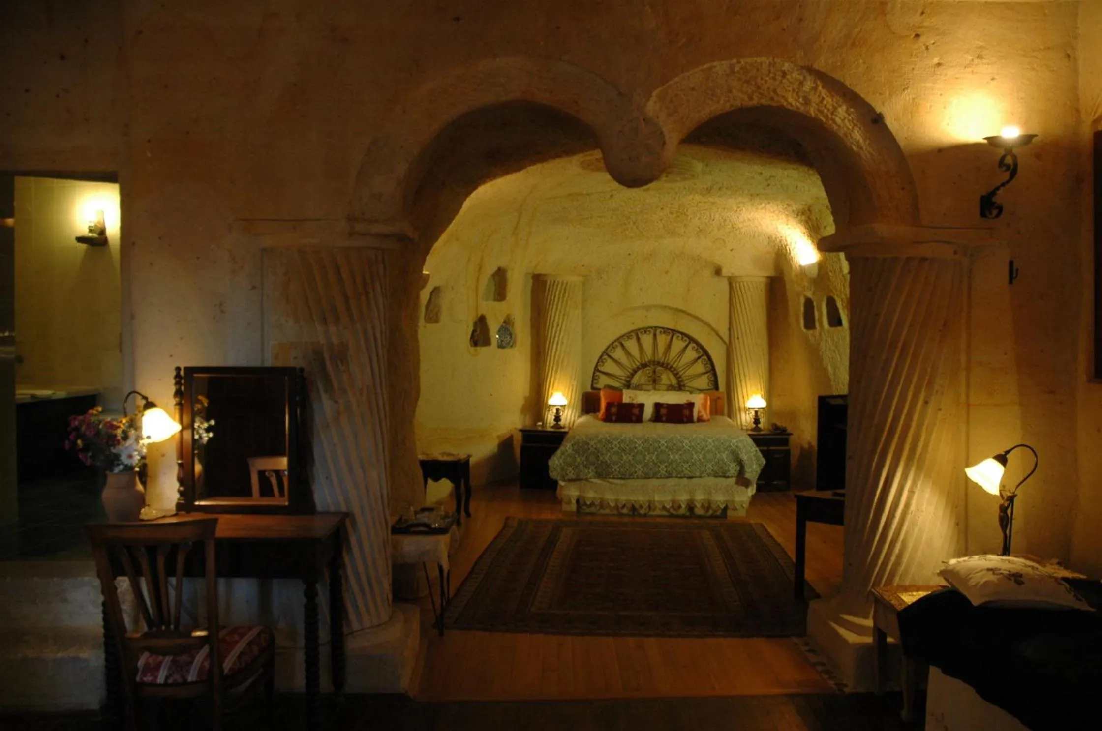 Photo of the whole room, Bed in Elkep Evi Cave Hotel