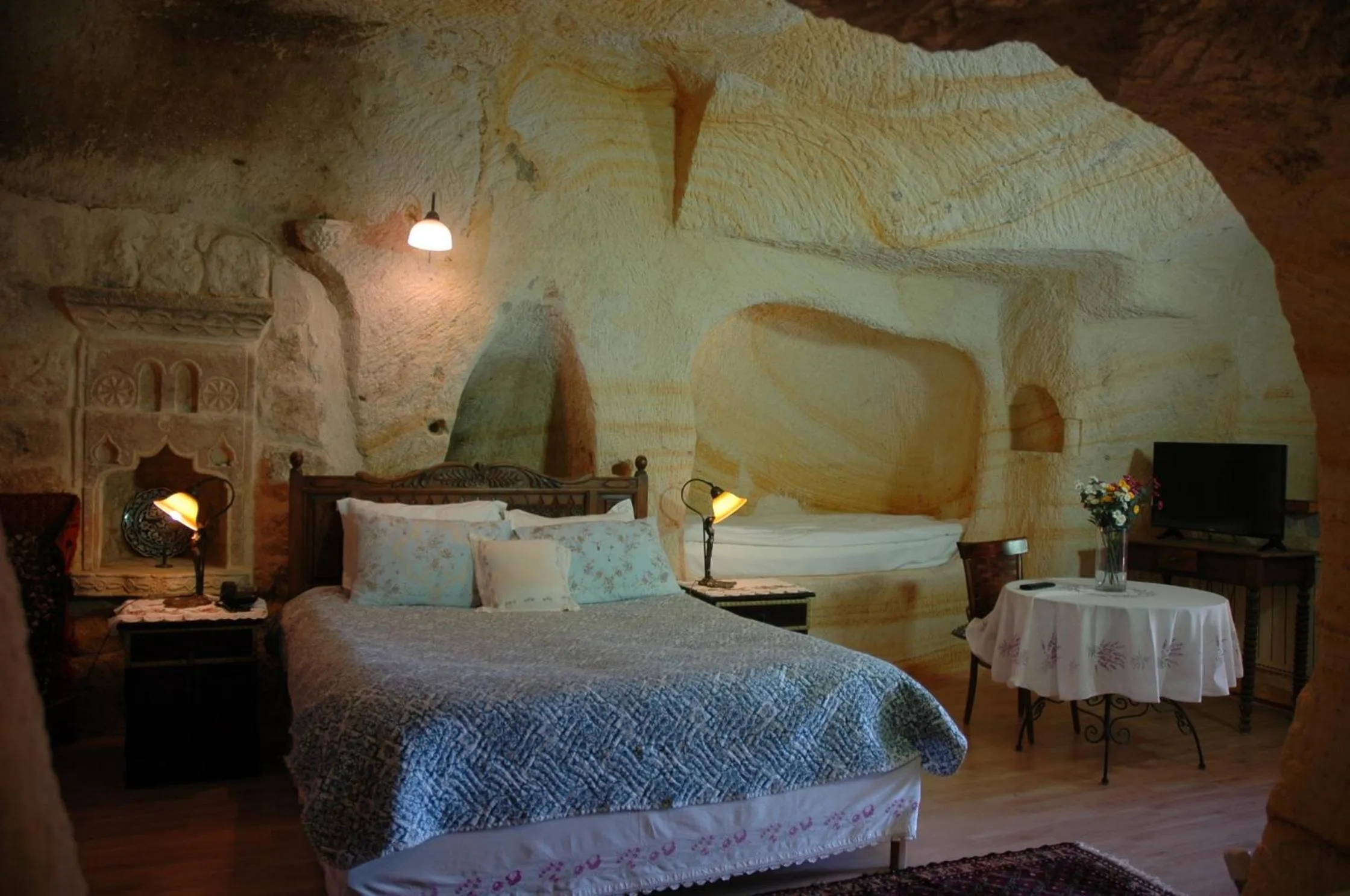 TV and multimedia, Bed in Elkep Evi Cave Hotel