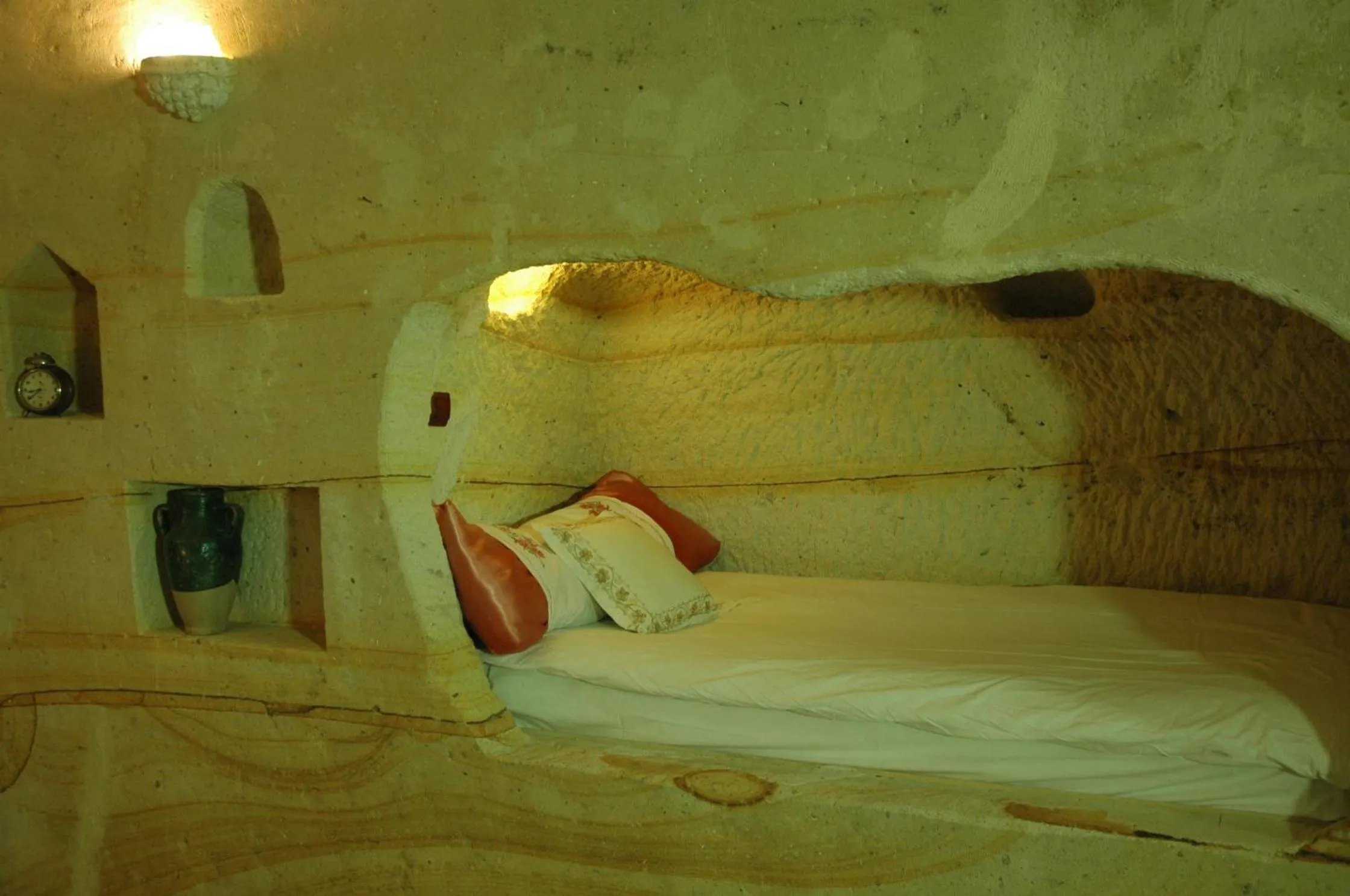 Bed in Elkep Evi Cave Hotel