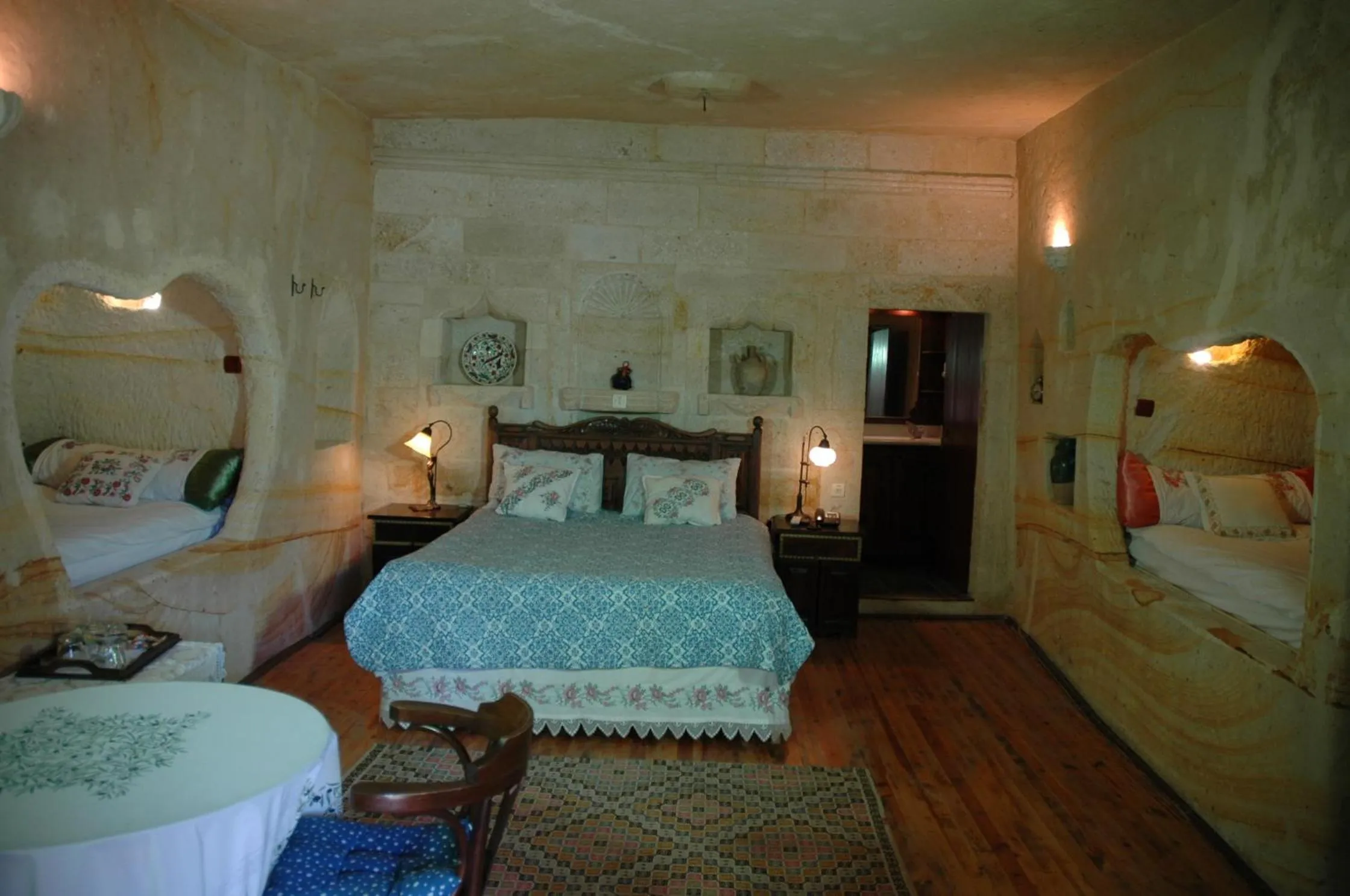 Photo of the whole room, Bed in Elkep Evi Cave Hotel