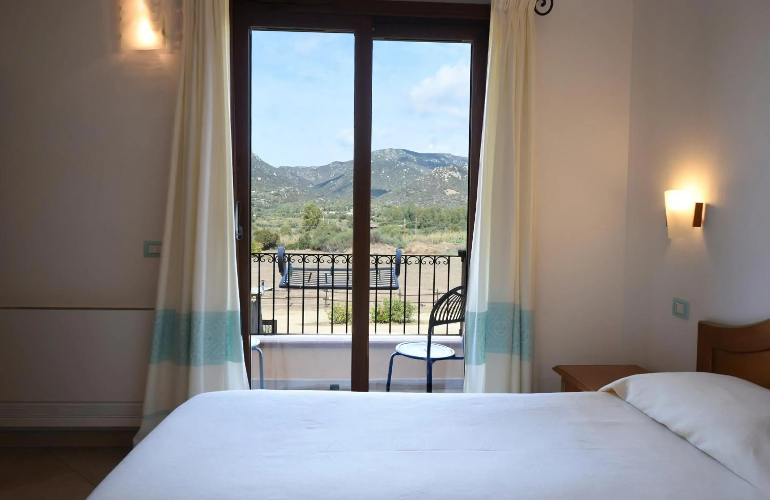 Standard Triple Room in Le Anfore Hotel Standard Triple Room in Le Anfore Hotel