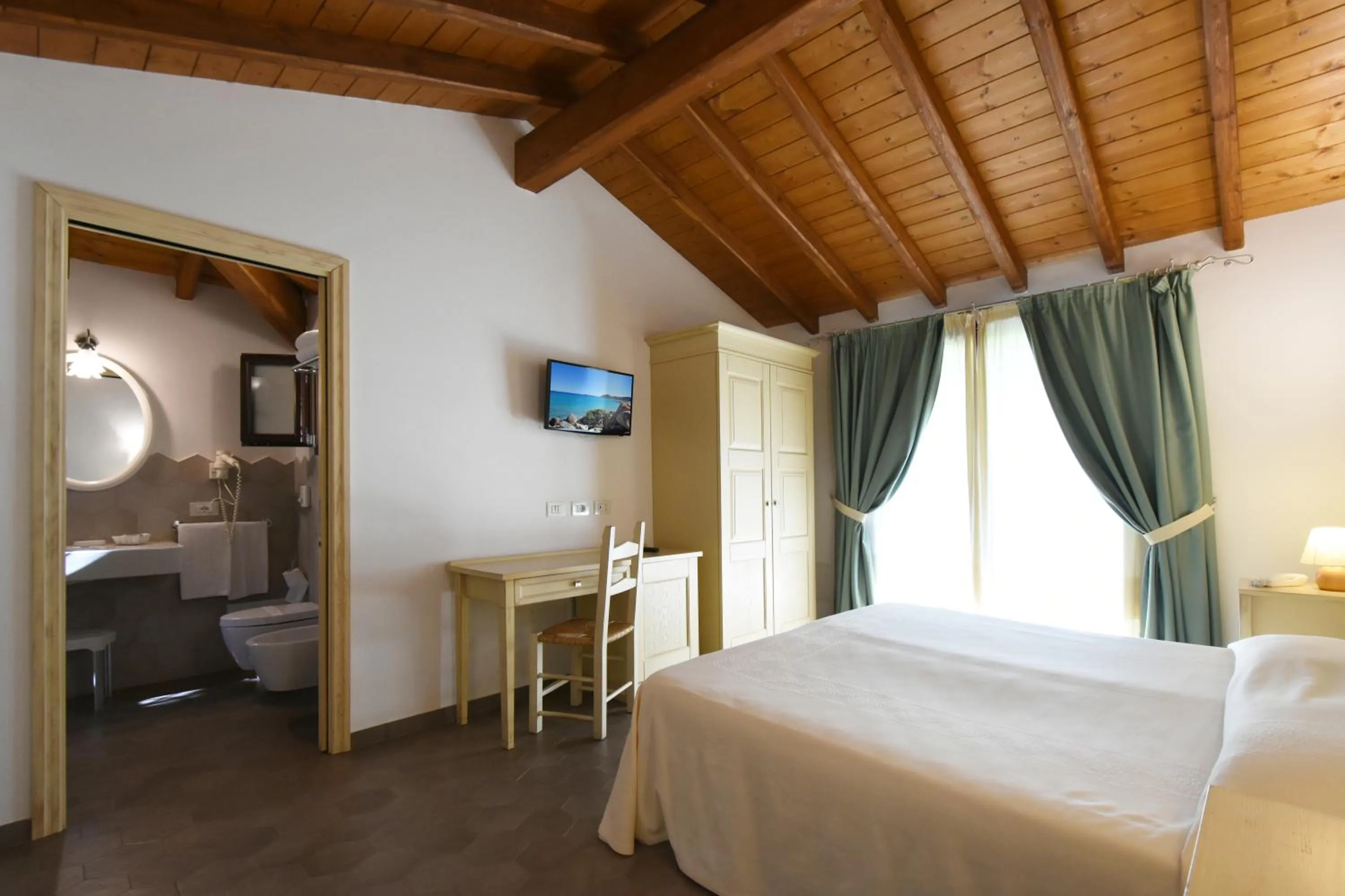 Photo of the whole room, Bed in Le Anfore Hotel