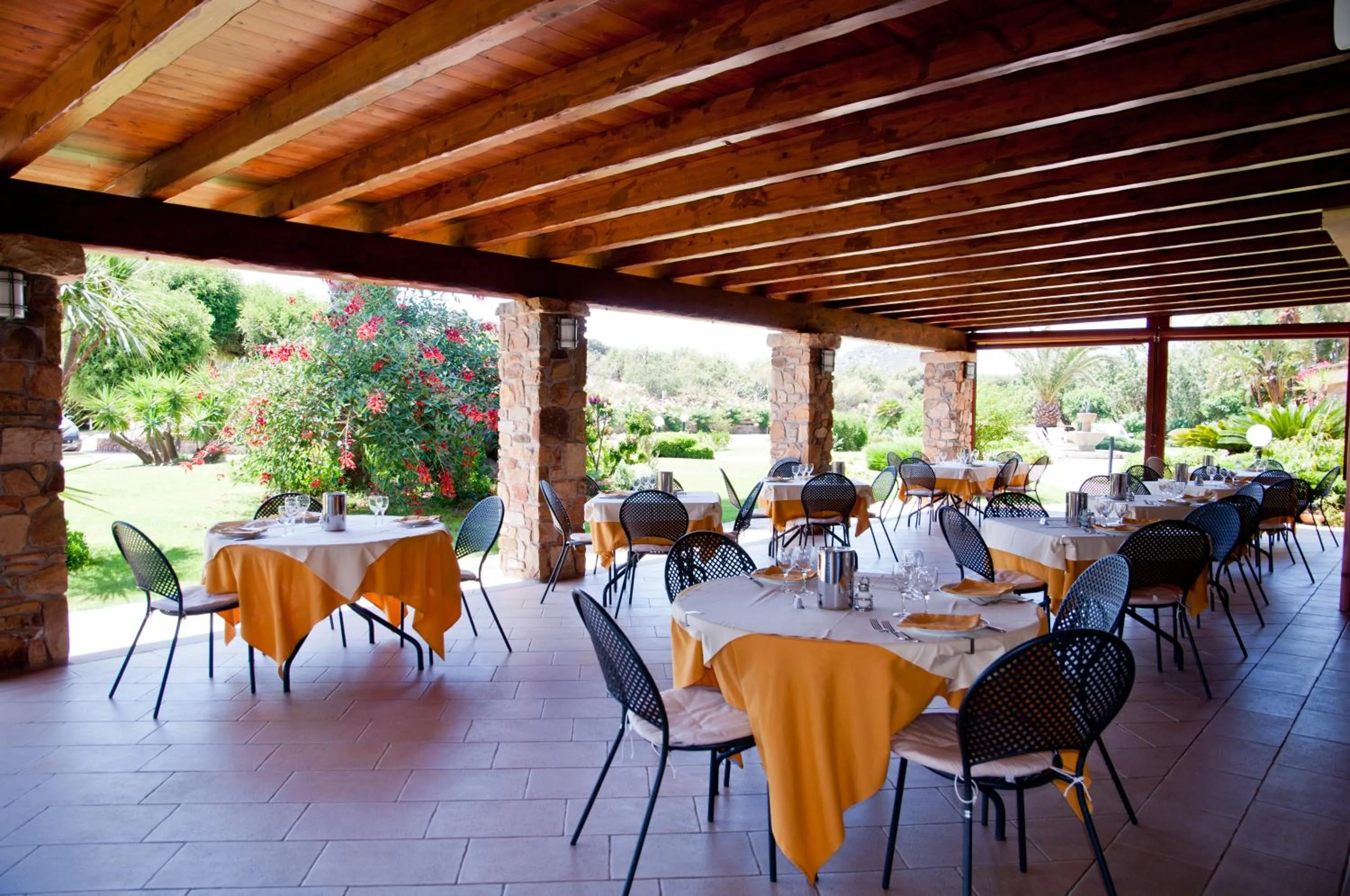 Restaurant/places to eat in Le Anfore Hotel