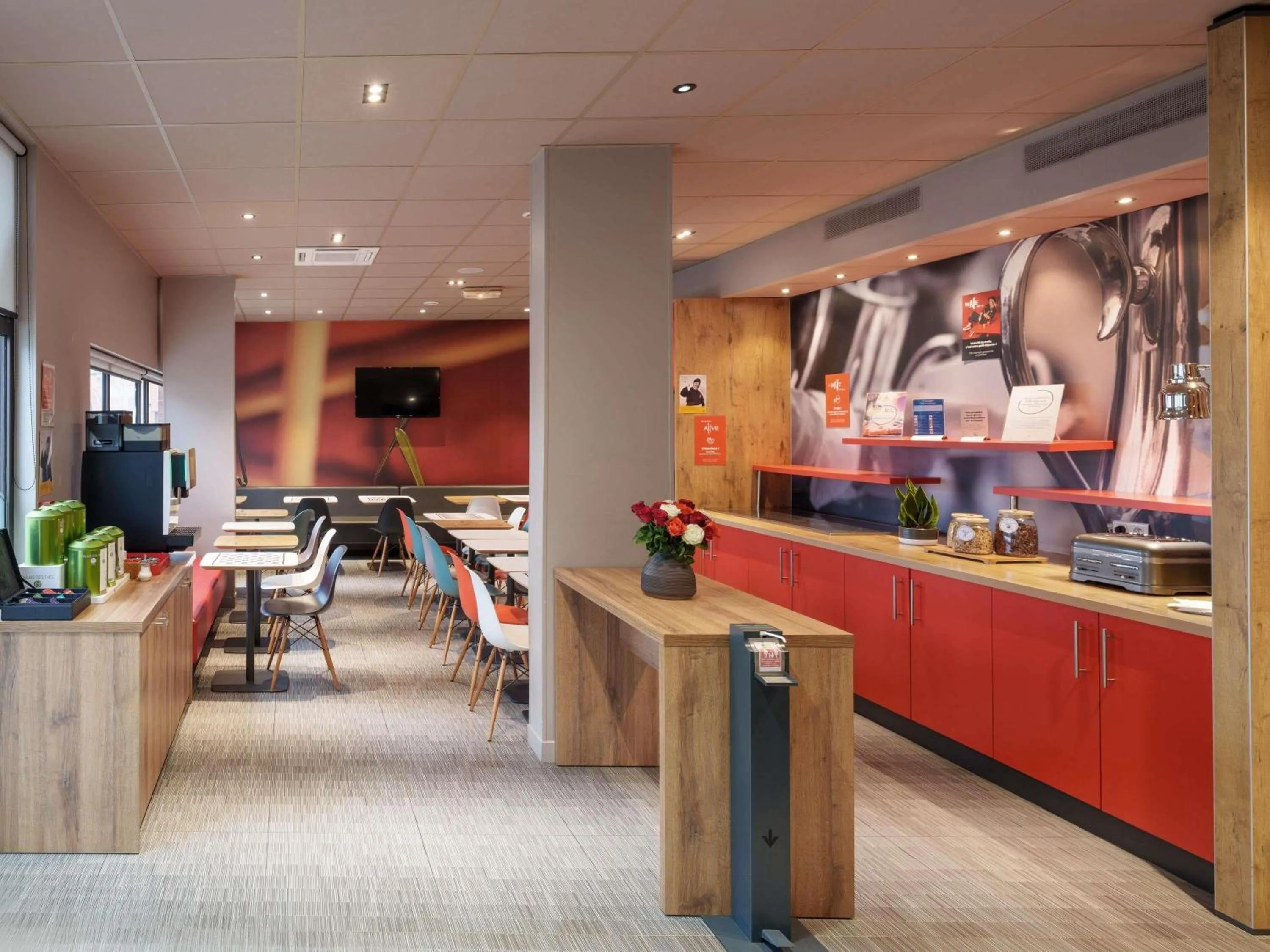 Other in ibis Saint Quentin Basilique