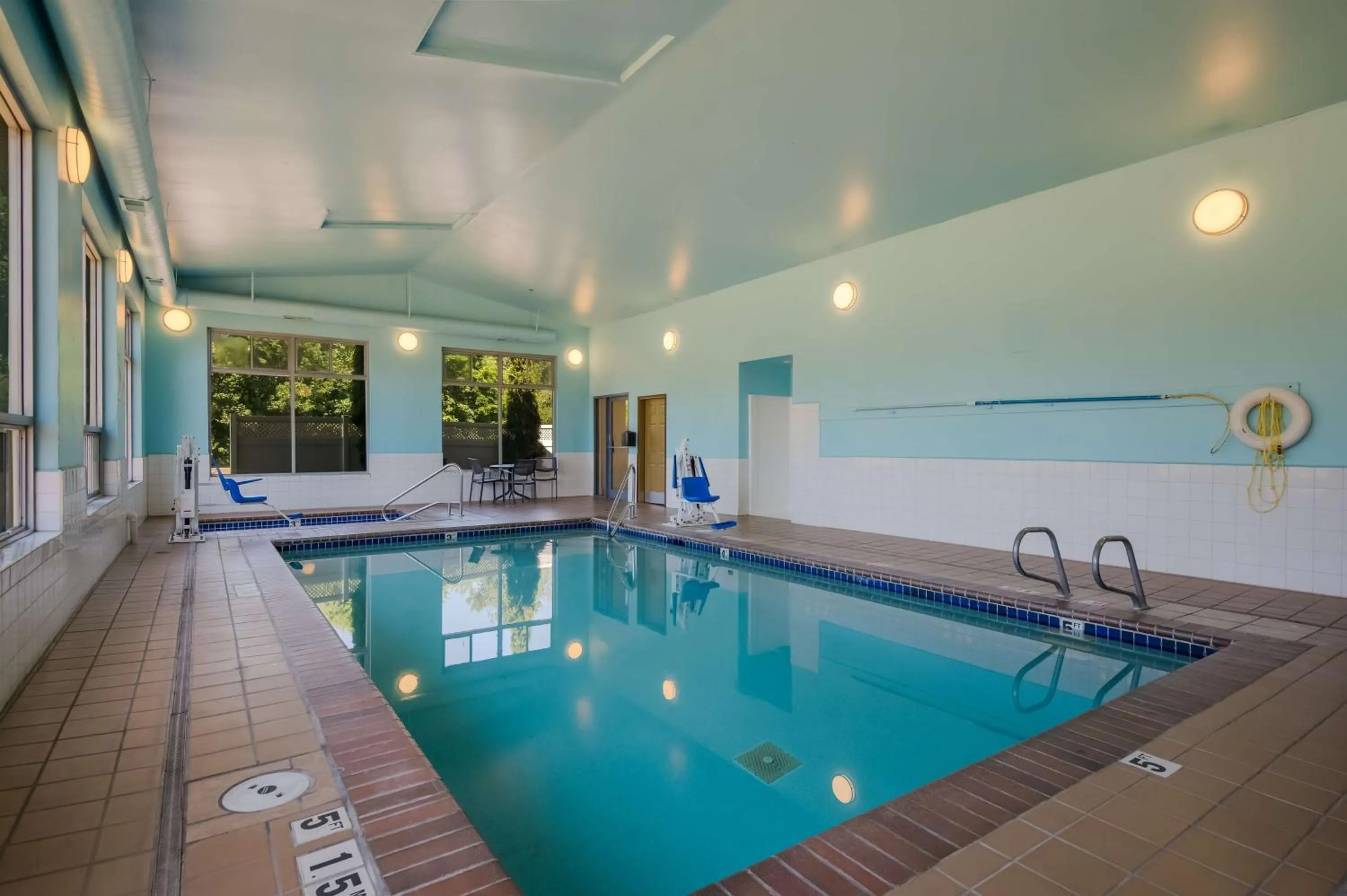 Pool view in Best Western Cottage Grove Inn