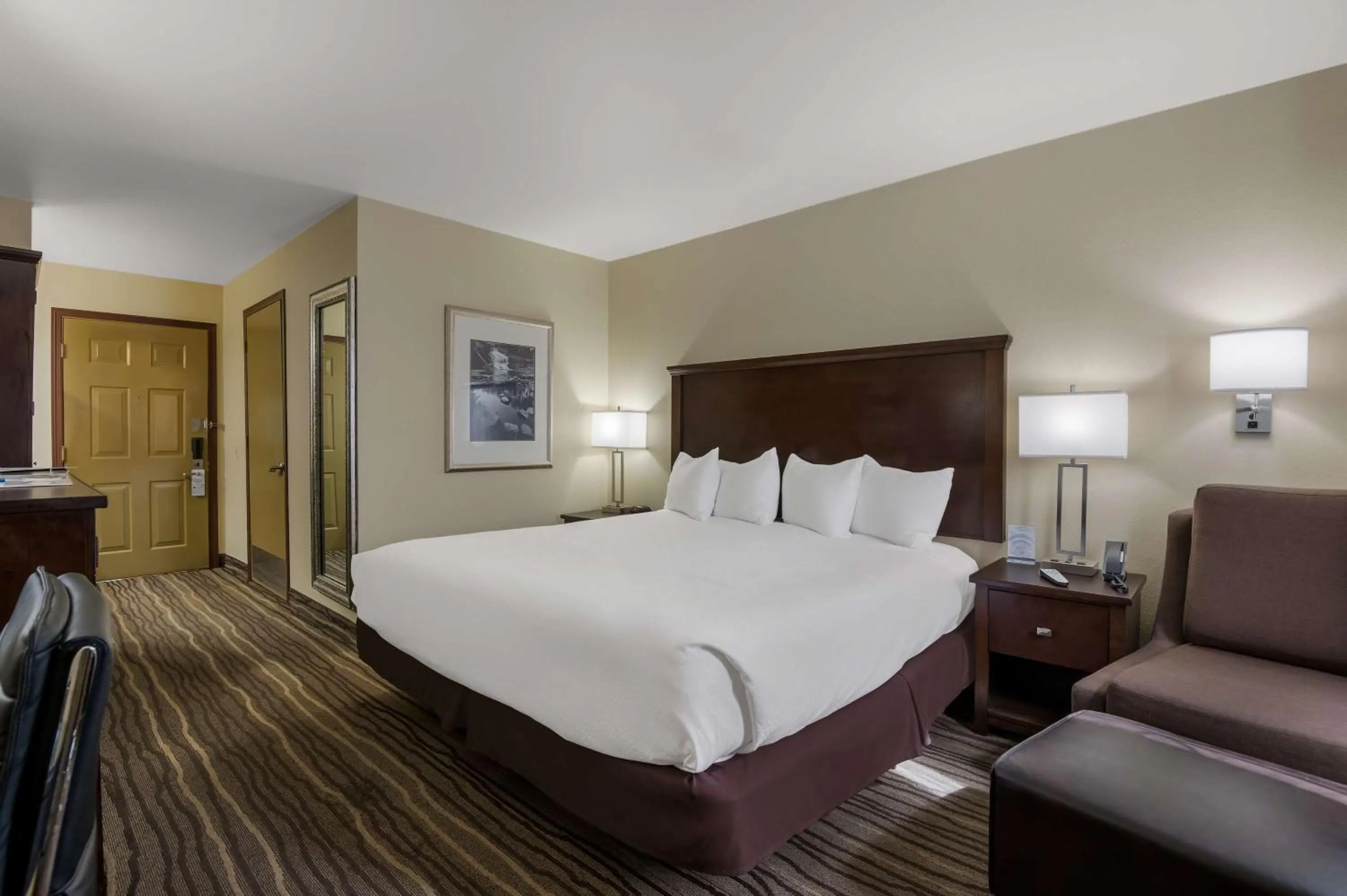 Bedroom, Bed in Best Western Cottage Grove Inn