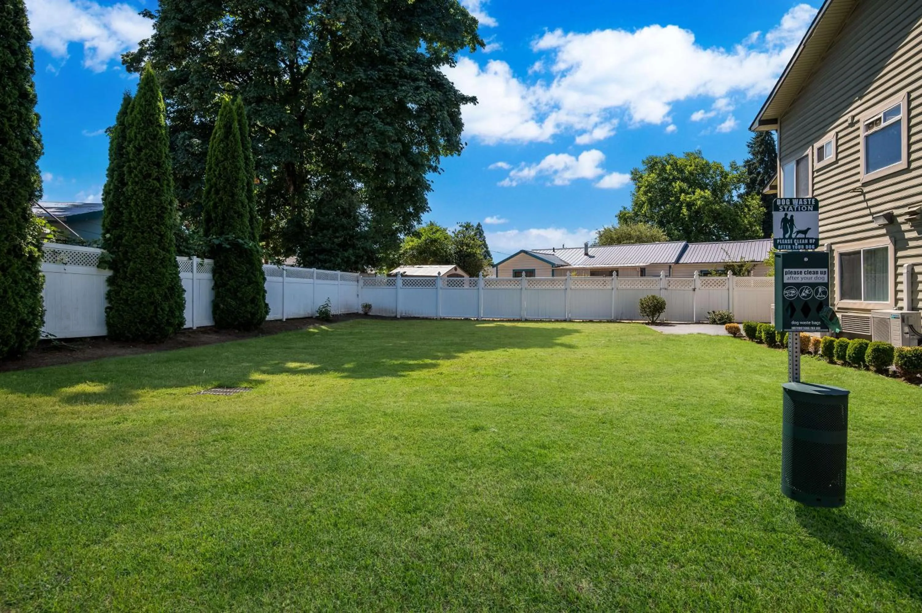 Property building in Best Western Cottage Grove Inn