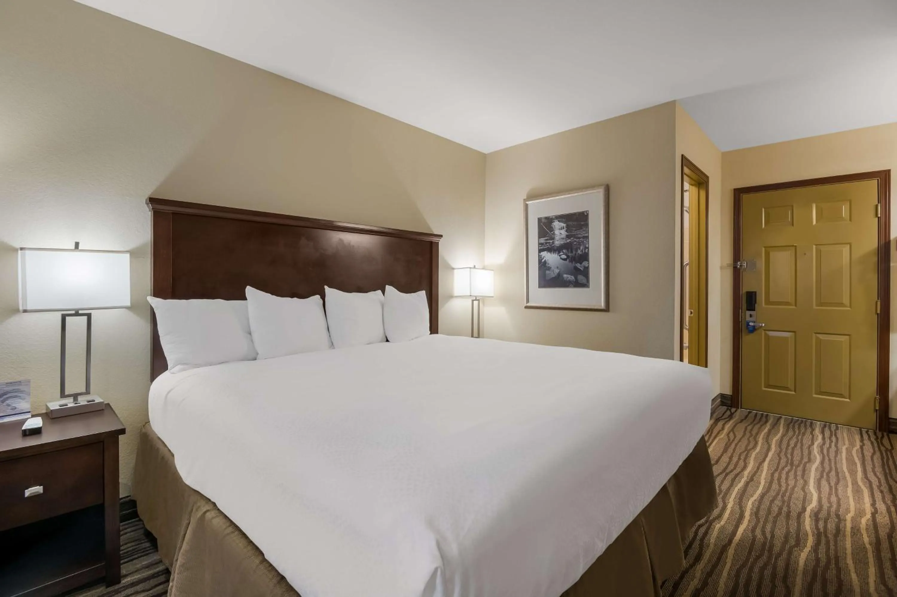 Bedroom, Bed in Best Western Cottage Grove Inn