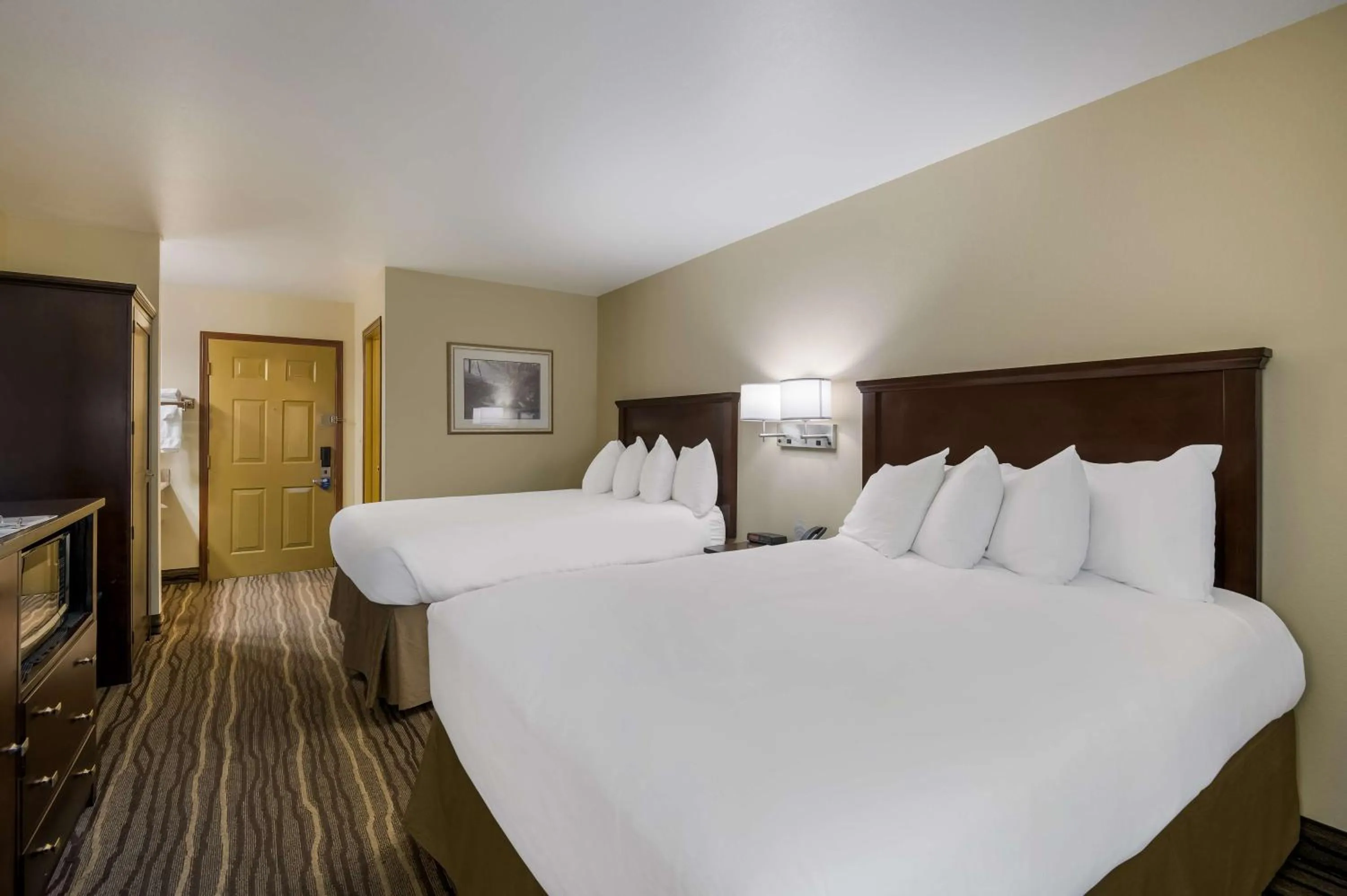 Bedroom, Bed in Best Western Cottage Grove Inn