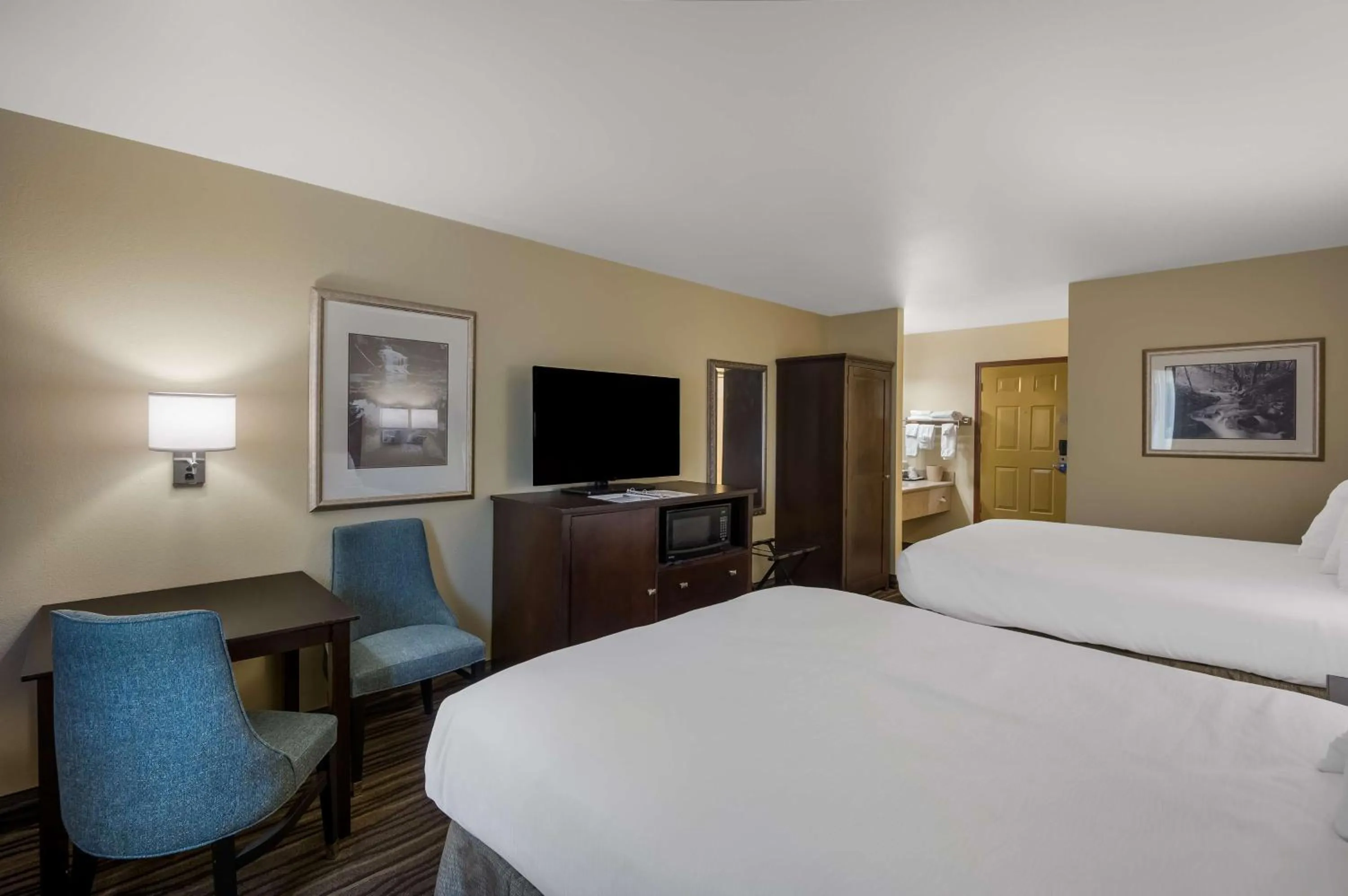 Bedroom, Bed in Best Western Cottage Grove Inn