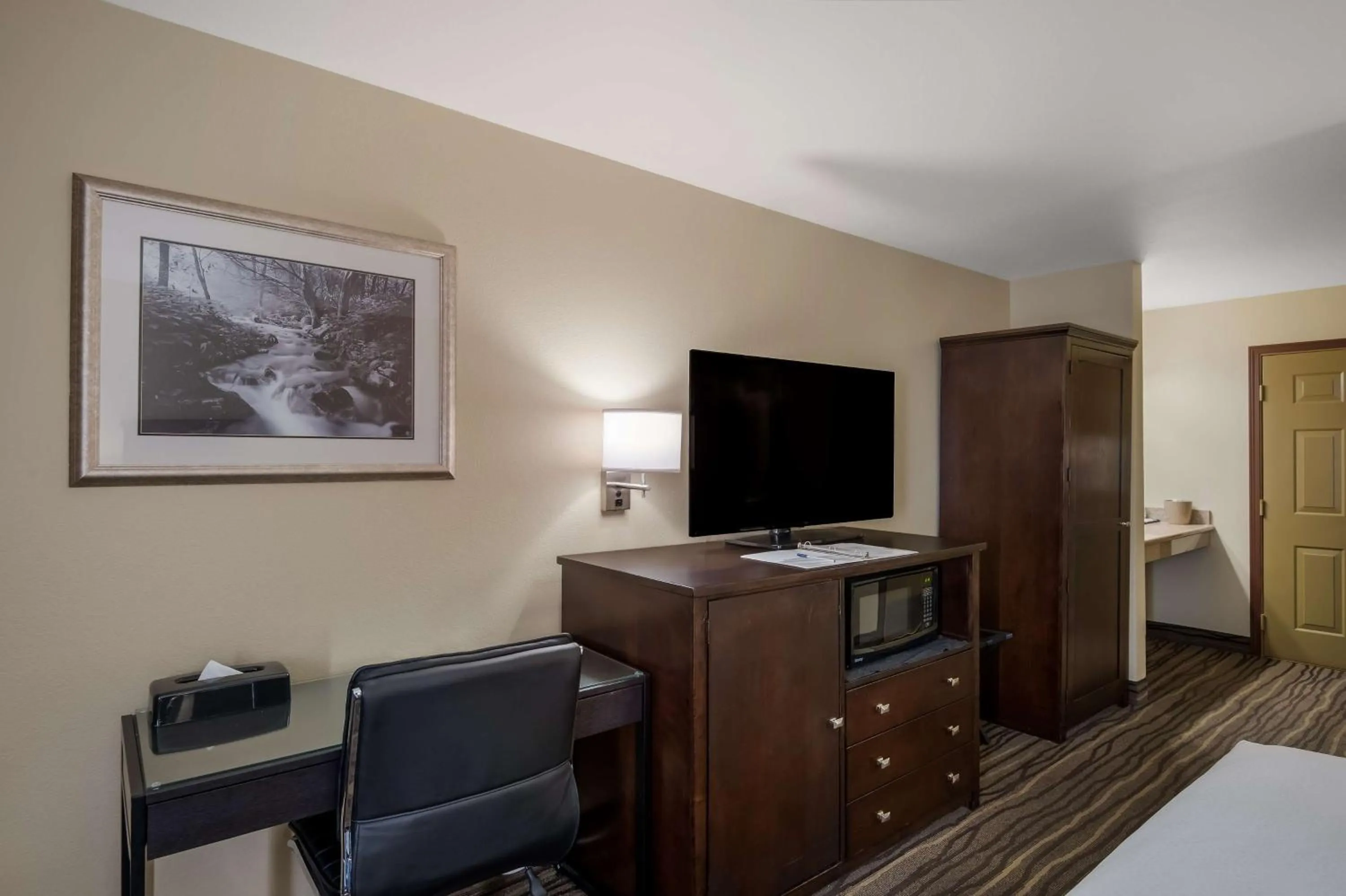 Bedroom, Bed in Best Western Cottage Grove Inn