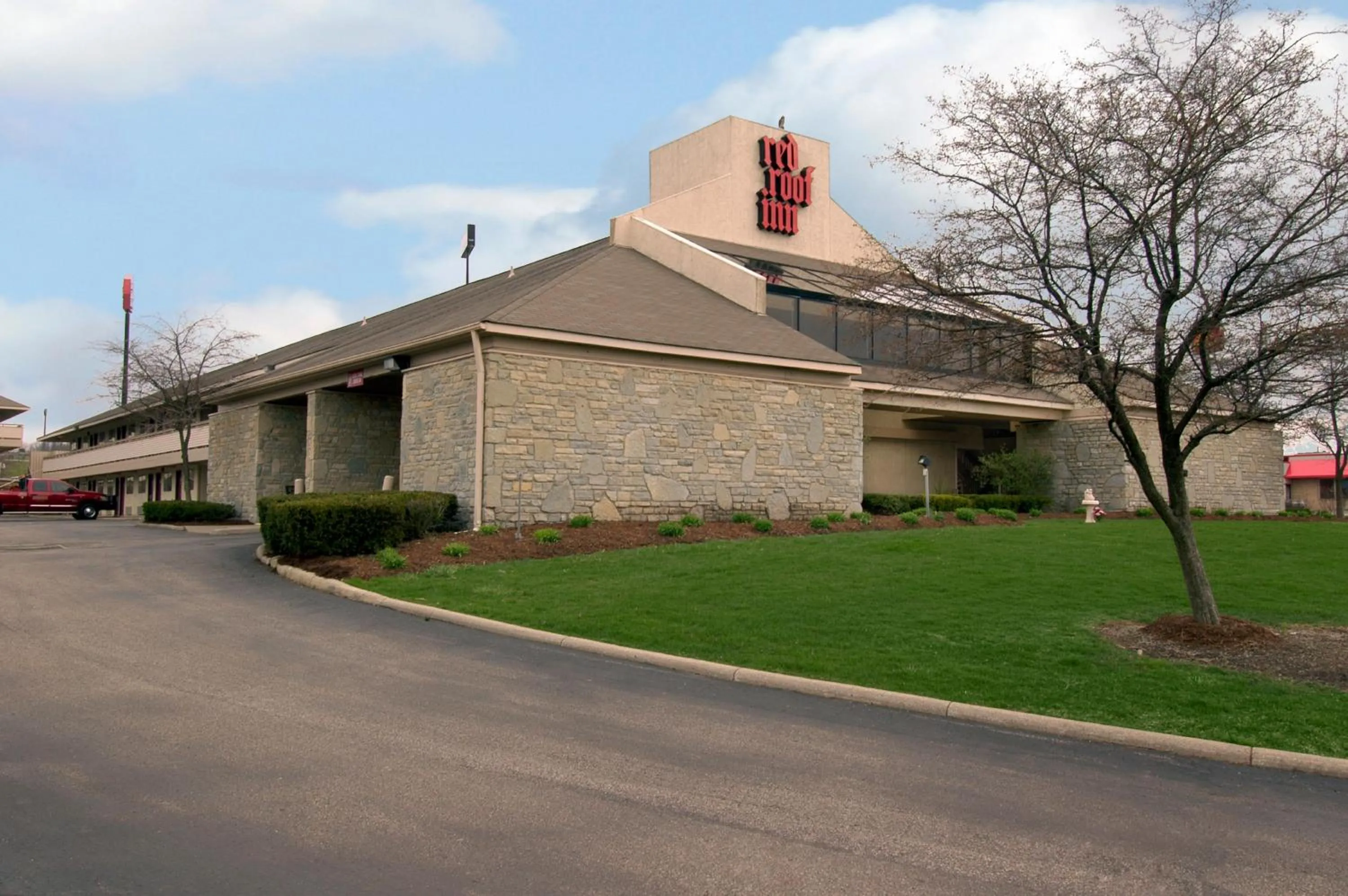 Property building in Red Roof Inn Cleveland - Medina