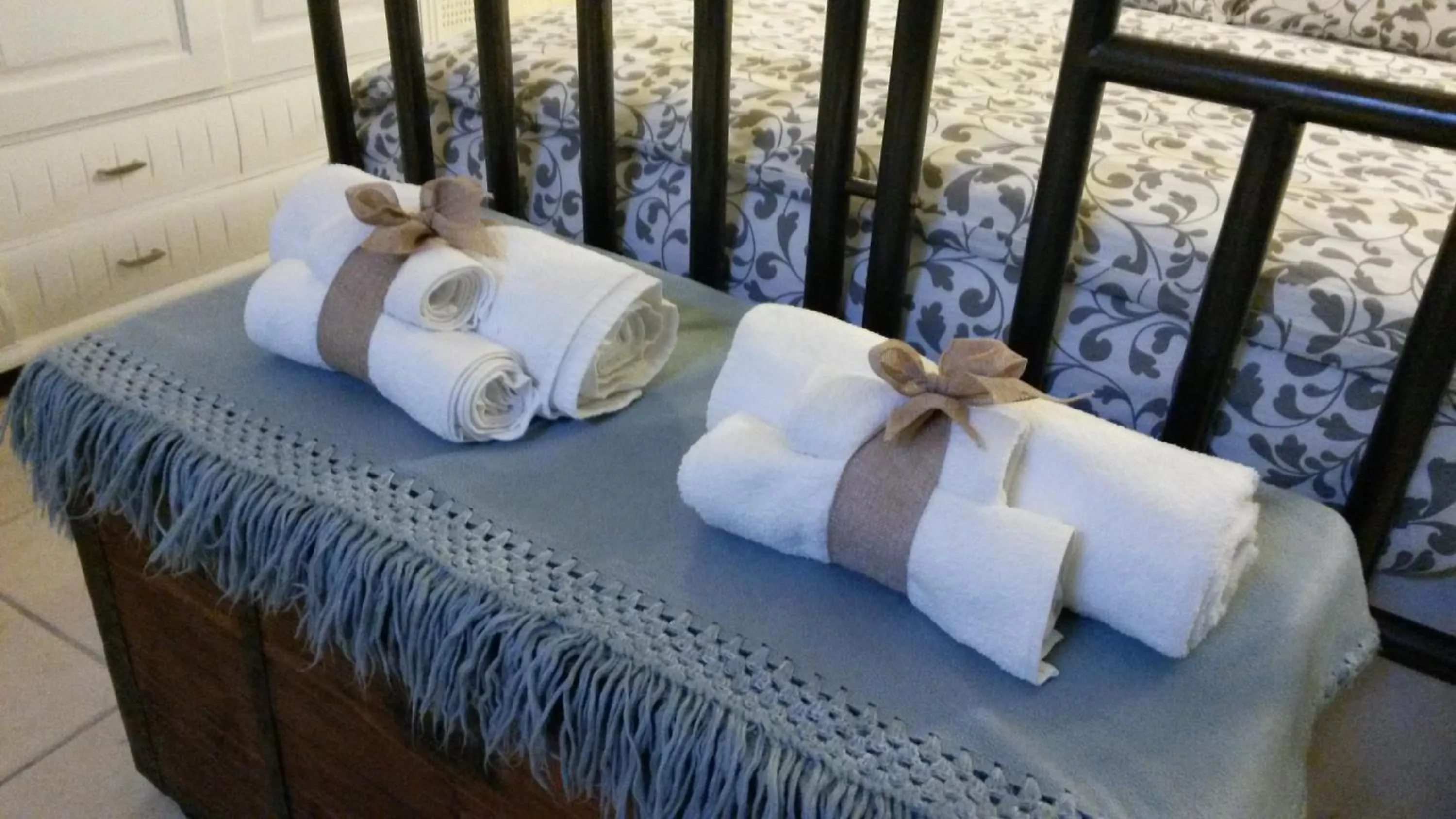 Decorative detail in Donna Isabella