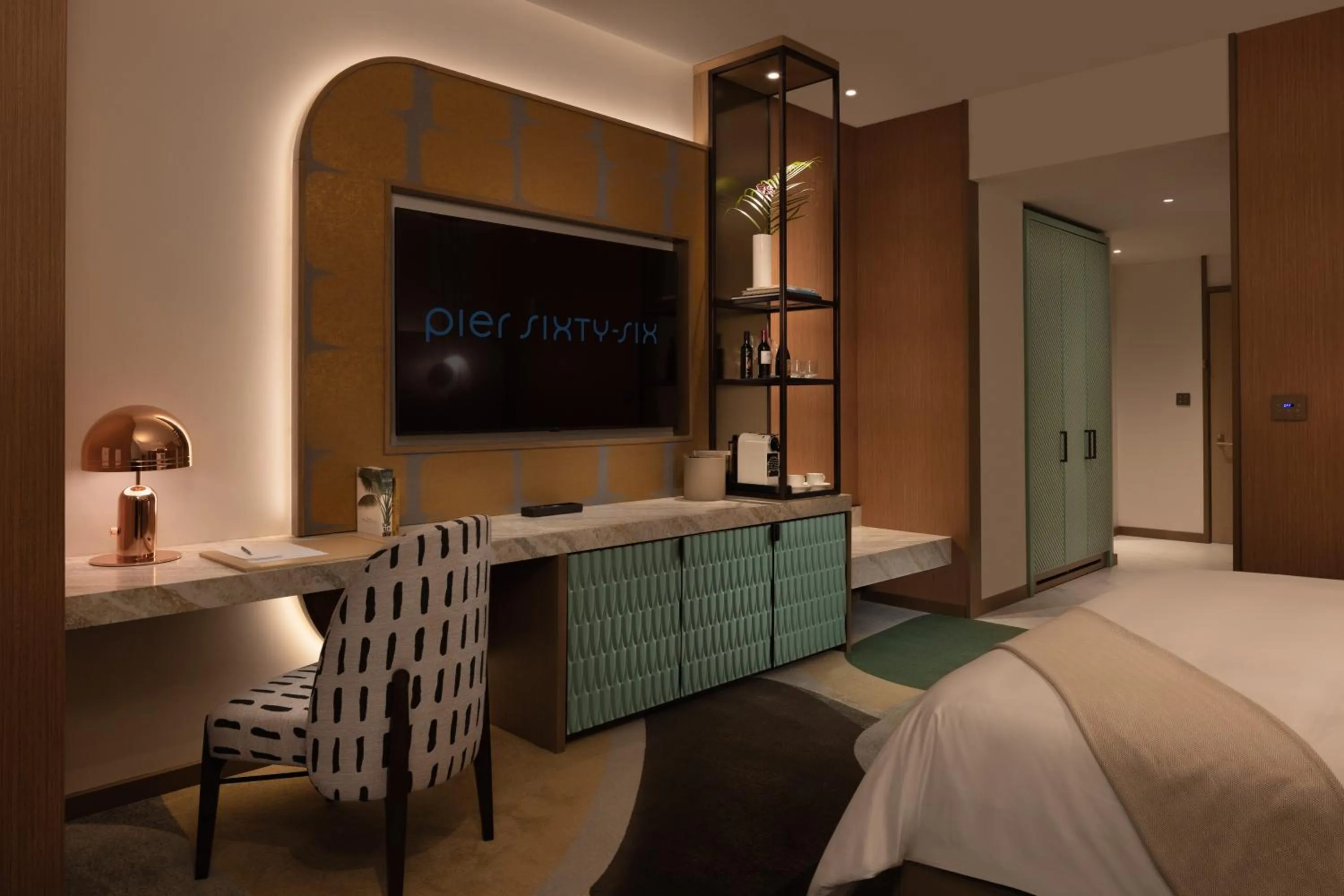 Bed in Pier Sixty-Six