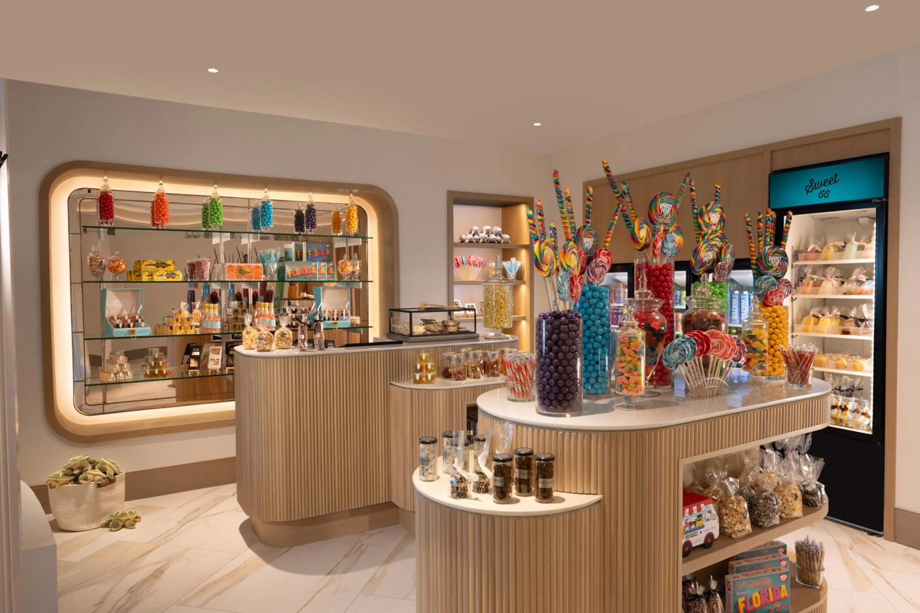 Food and drinks in Pier Sixty-Six