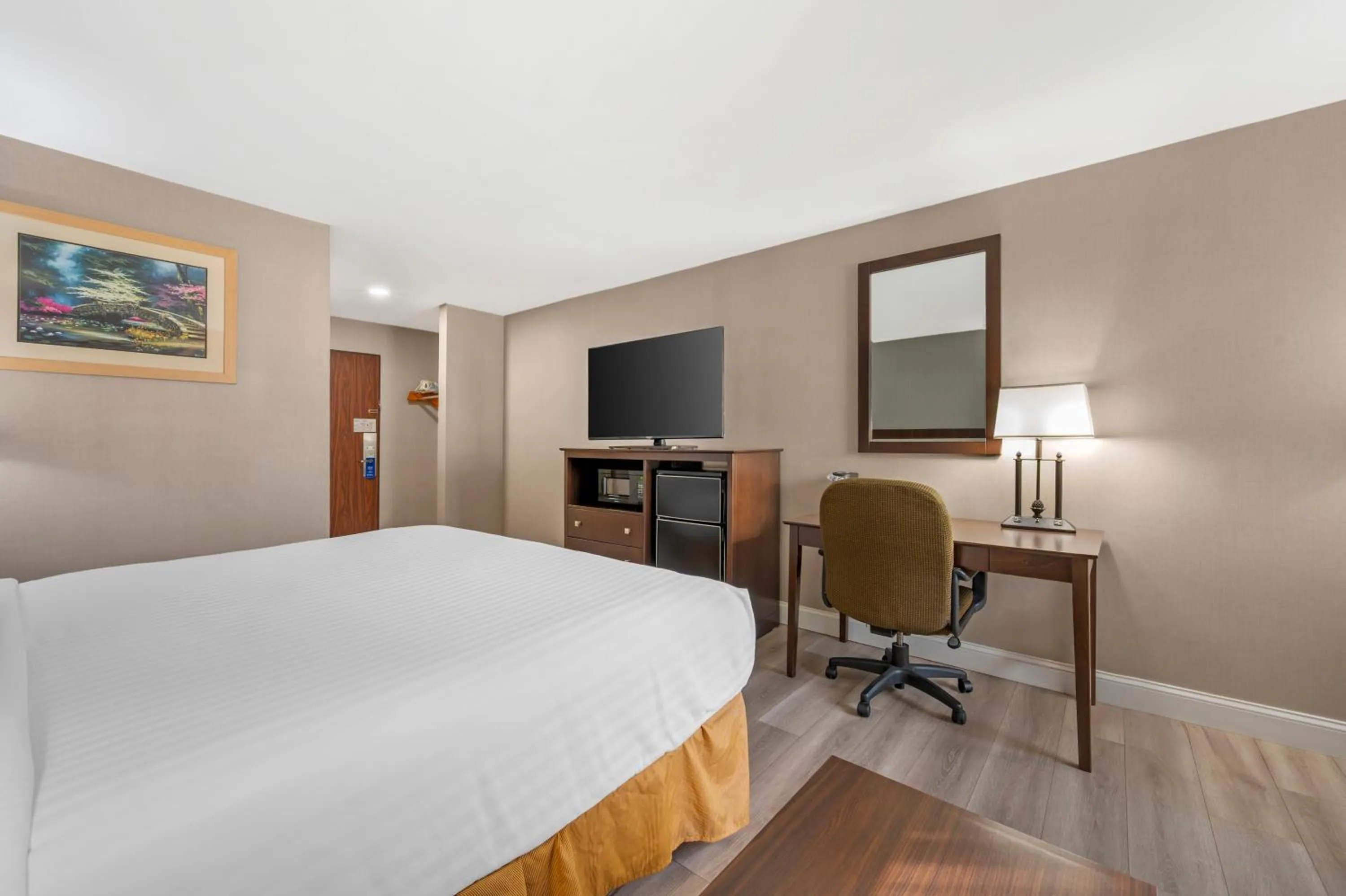 Bed in Best Western Manassas