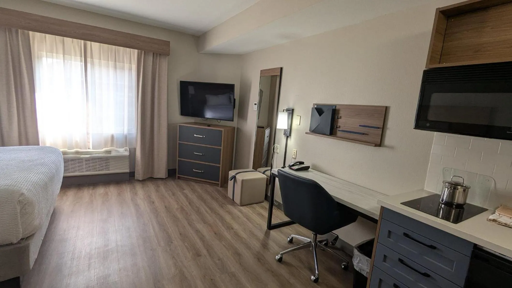 Photo of the whole room, Bed in Candlewood Suites Conway by IHG