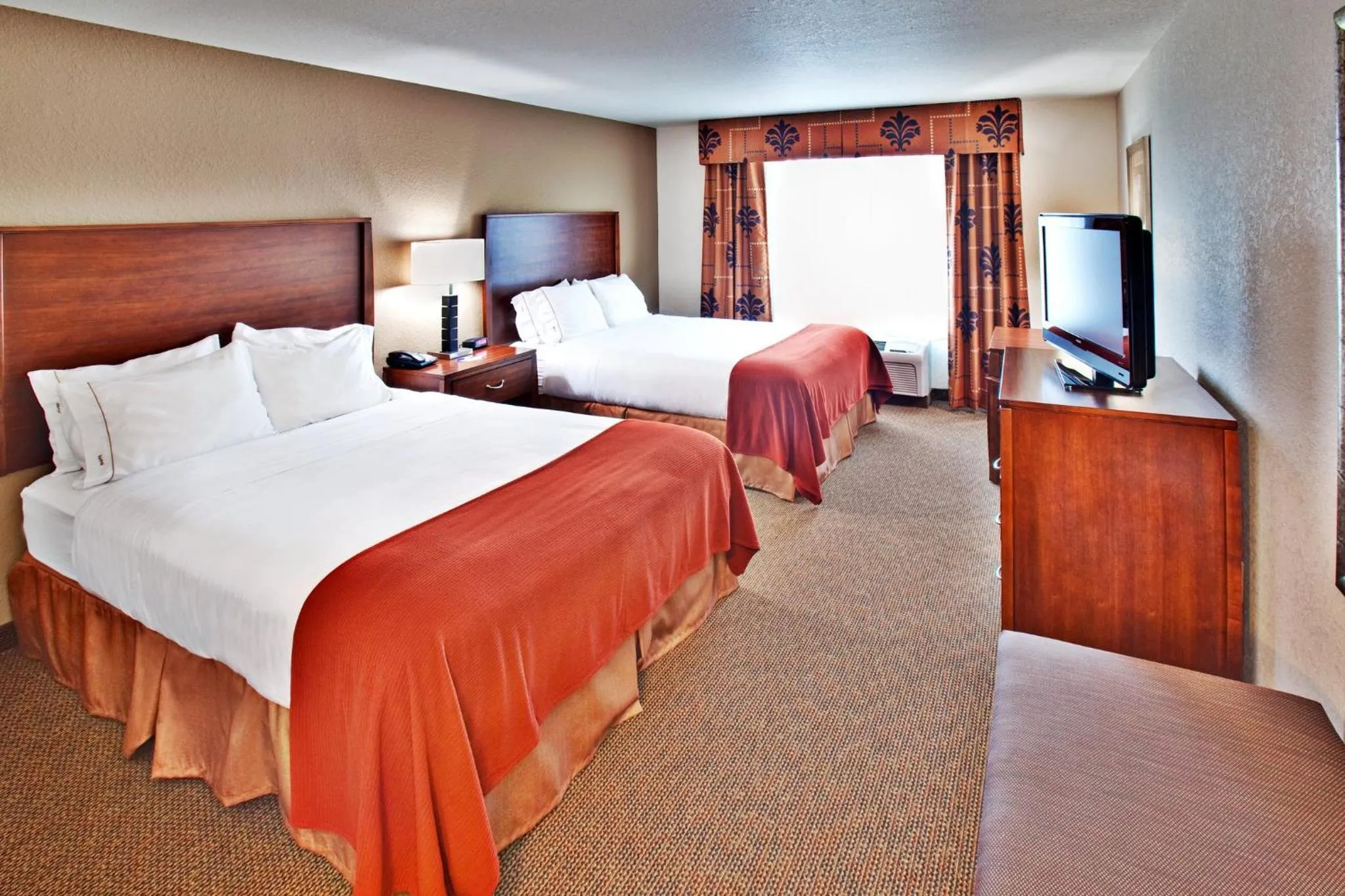 Photo of the whole room, Bed in Holiday Inn Express Hotel & Suites - Dubuque West by IHG