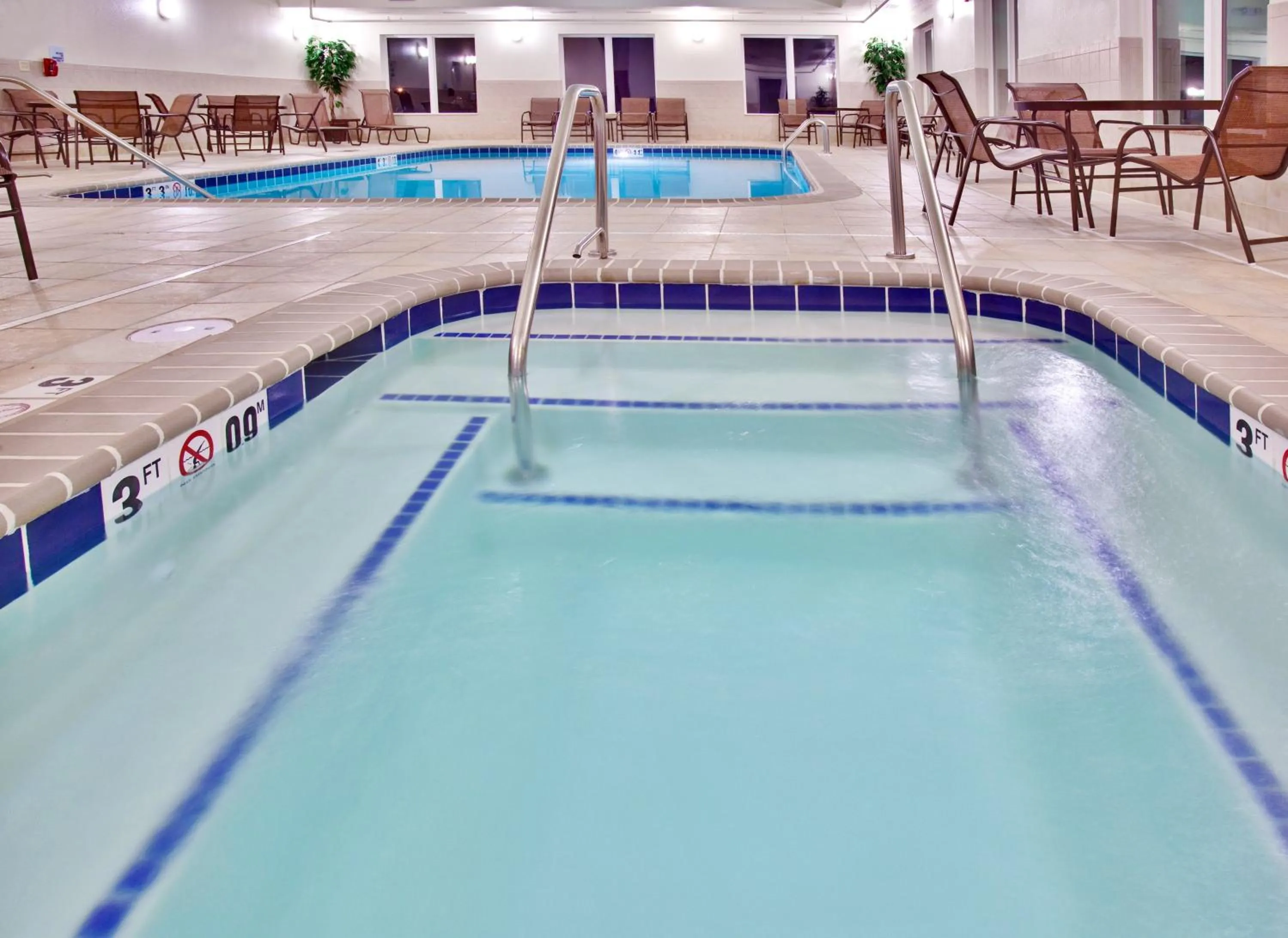 Swimming pool in Holiday Inn Express Hotel & Suites - Dubuque West by IHG