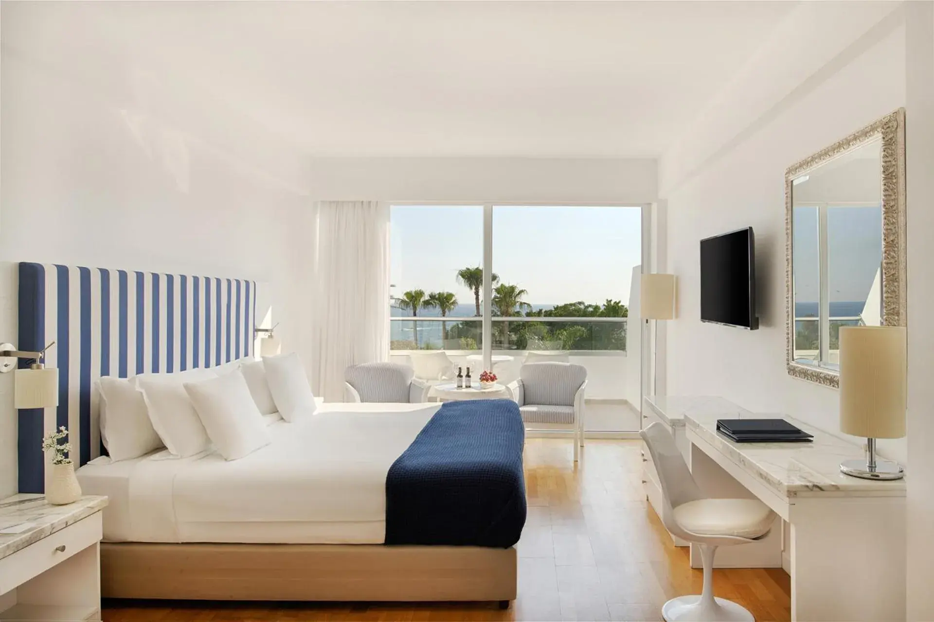 Executive Room with Sea View in Grecian Sands Hotel Executive Room with Sea View in Grecian Sands Hotel