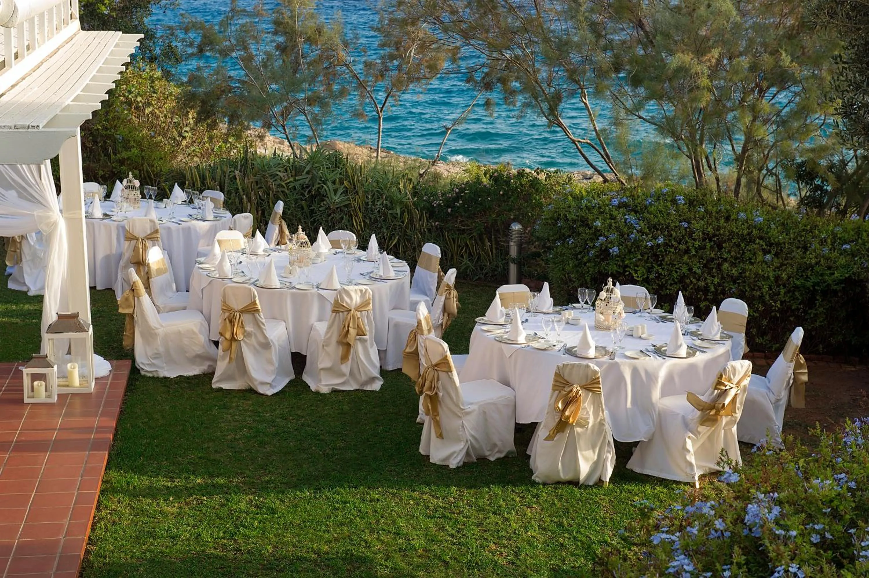 Area and facilities in Grecian Sands Hotel