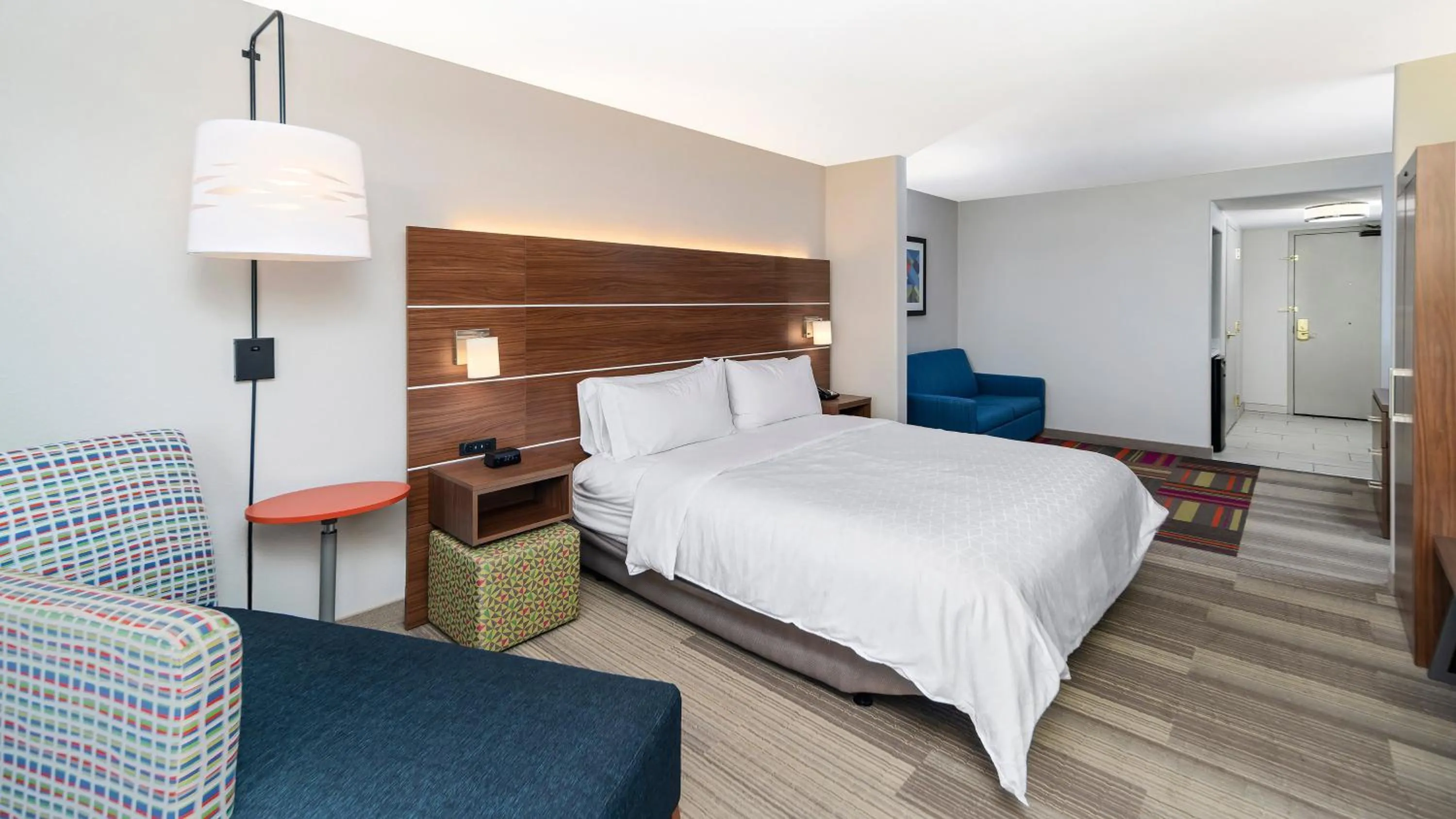 Photo of the whole room, Bed in Holiday Inn Express & Suites Dinuba West by IHG
