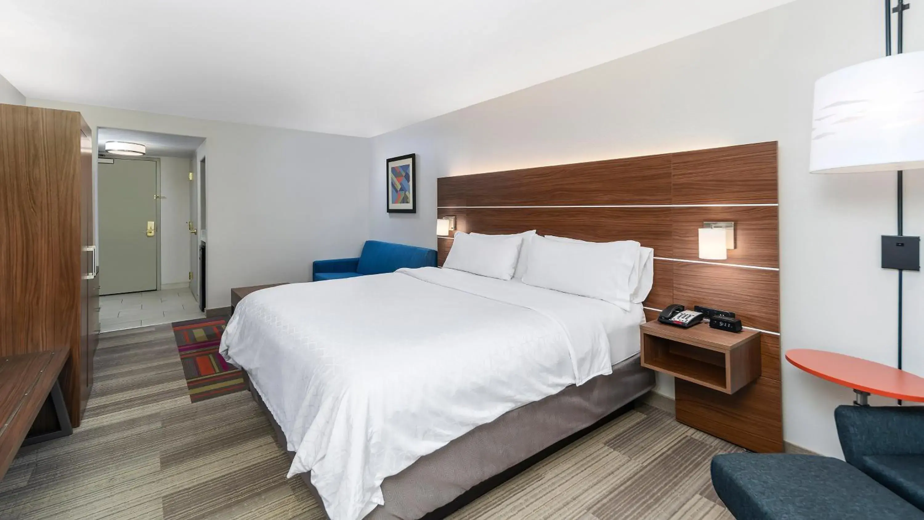 Suite - Mobility Access/Hearing Accessible in Holiday Inn Express & Suites Dinuba West by IHG Suite - Mobility Access/Hearing Accessible in Holiday Inn Express & Suites Dinuba West by IHG