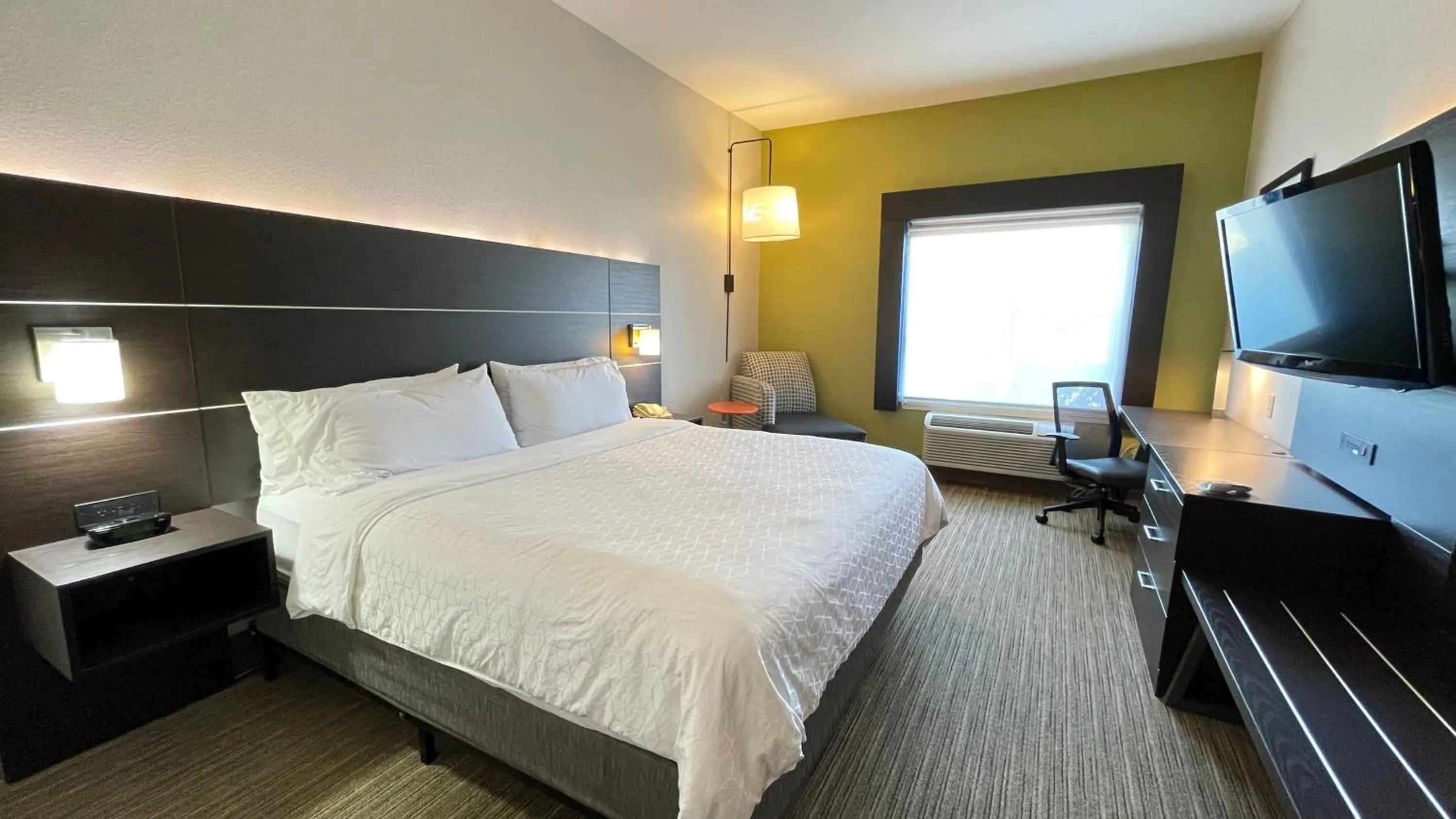 Photo of the whole room, Bed in Holiday Inn Express Hotel & Suites Decatur, TX by IHG