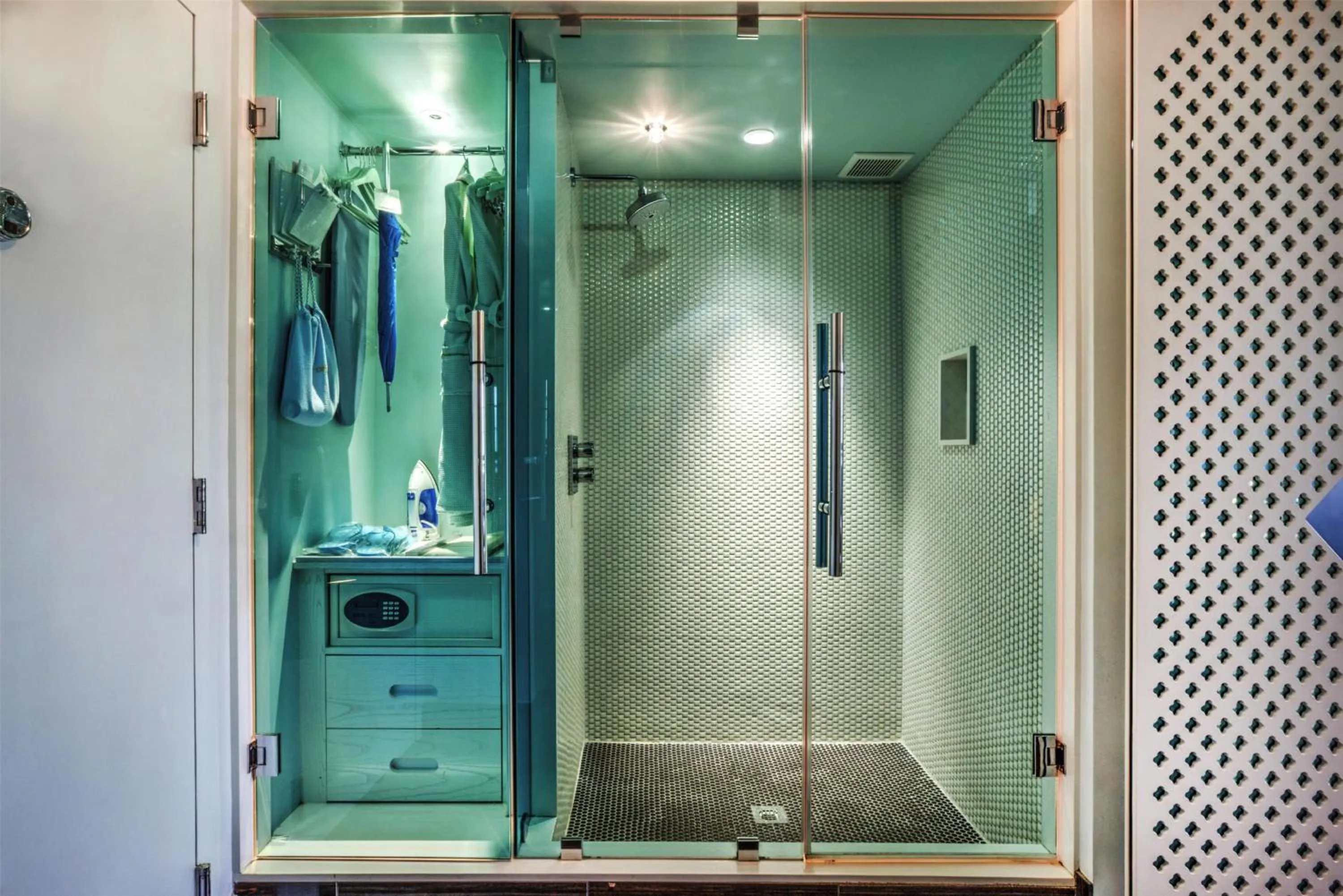 Bathroom in Dream South Beach, by Hyatt