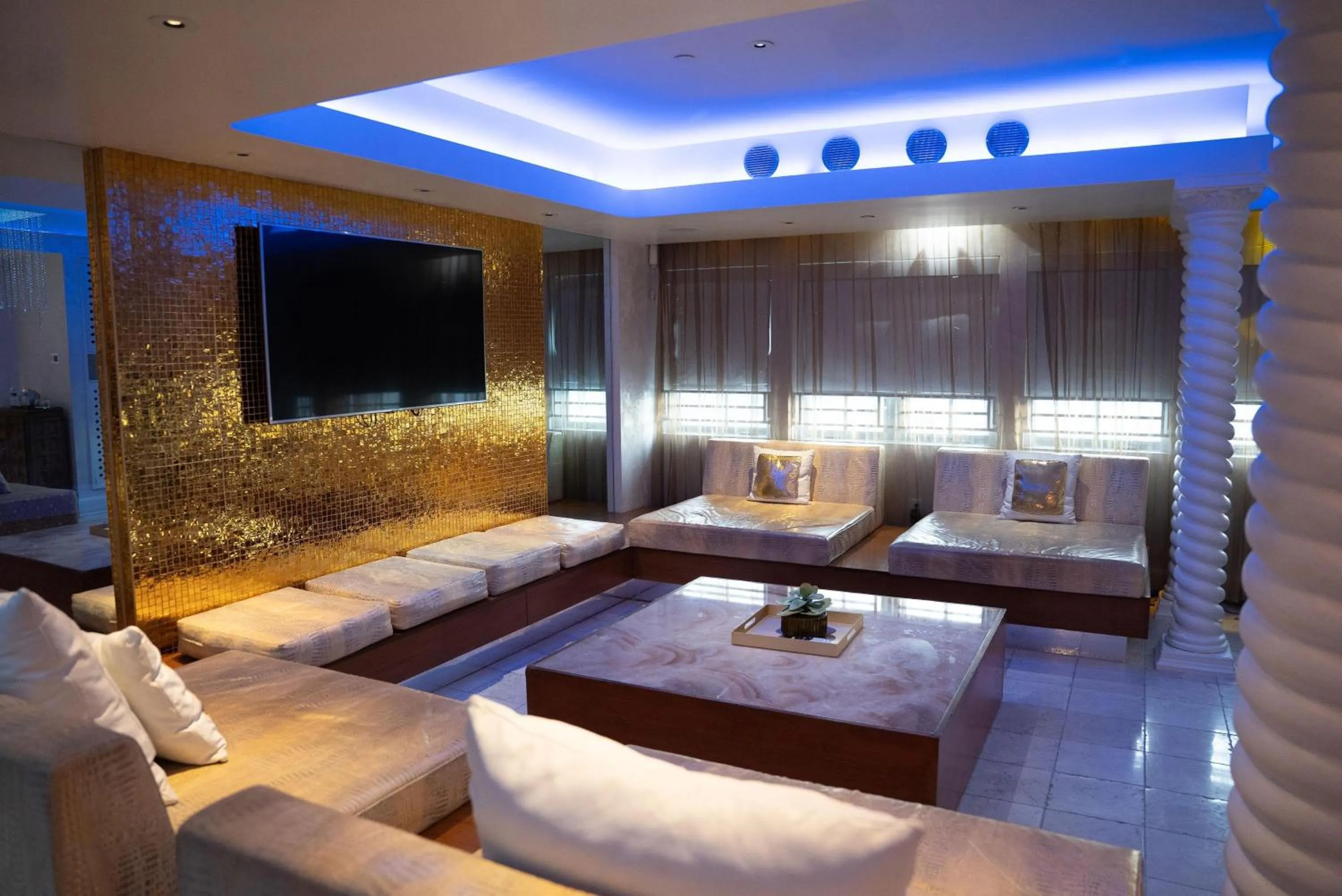 Photo of the whole room, Bed in Dream South Beach, by Hyatt