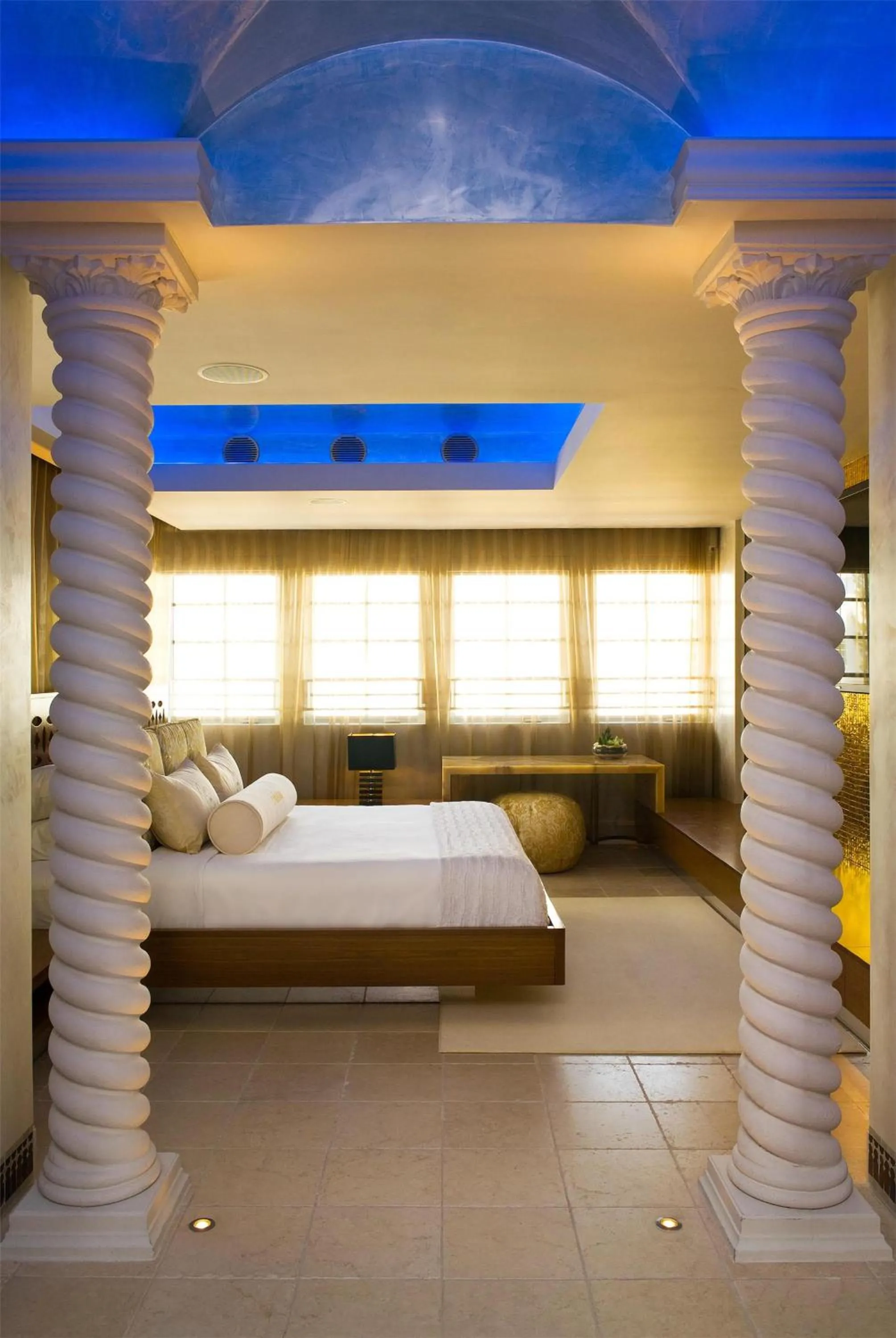 Photo of the whole room, Bed in Dream South Beach, by Hyatt