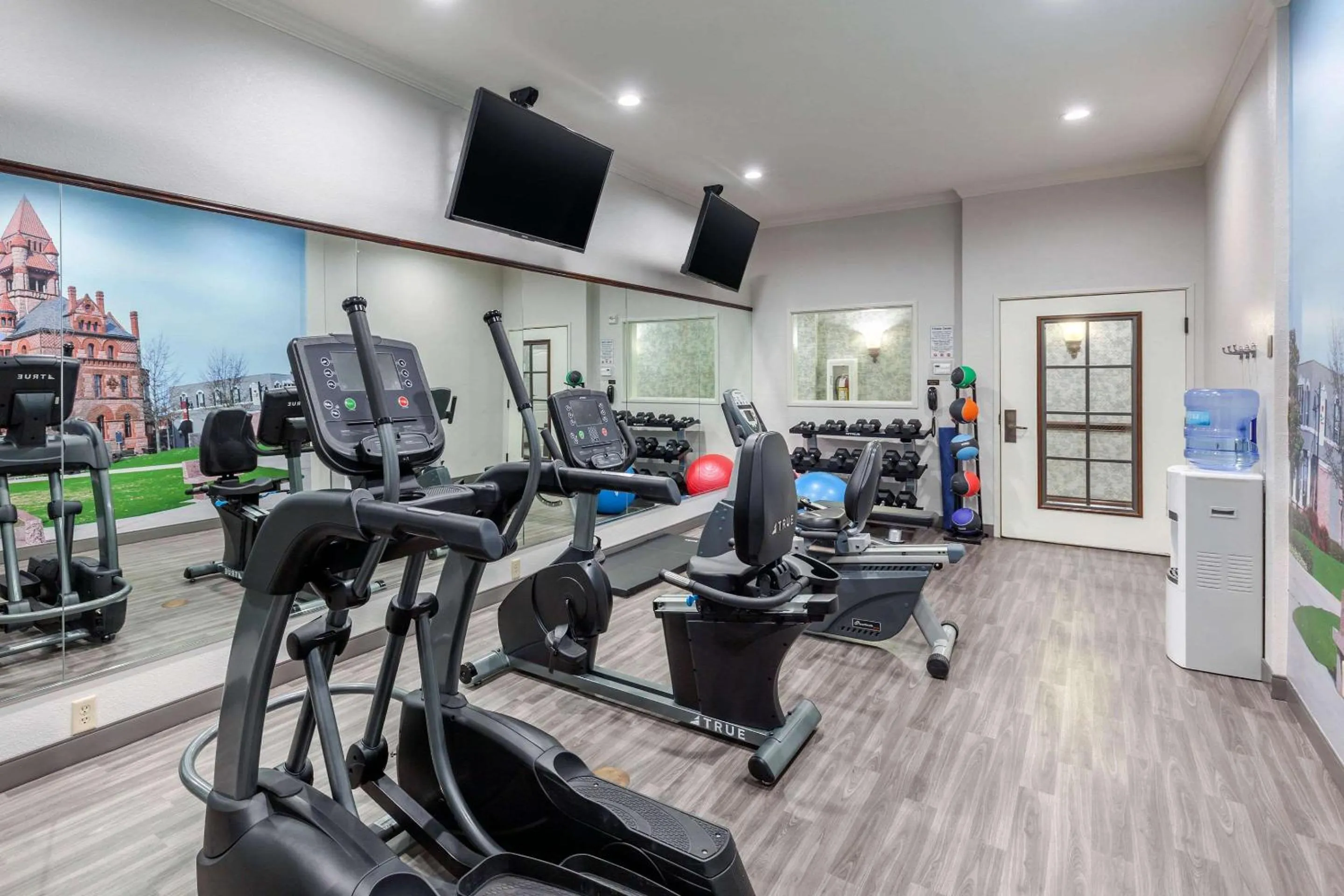 Fitness centre/facilities in Clarion Pointe Sulphur Springs