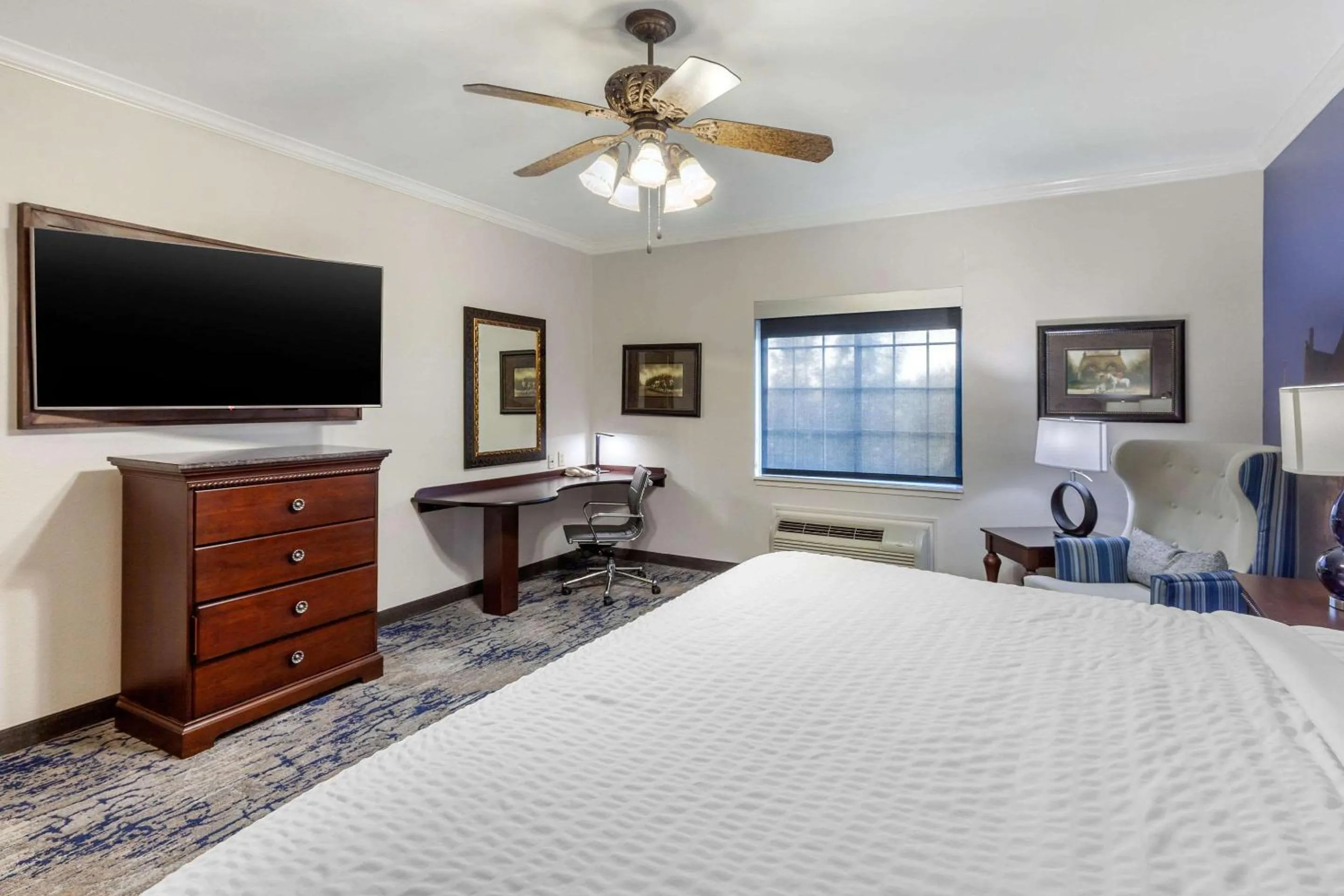 Bedroom, Bed in Clarion Pointe Sulphur Springs