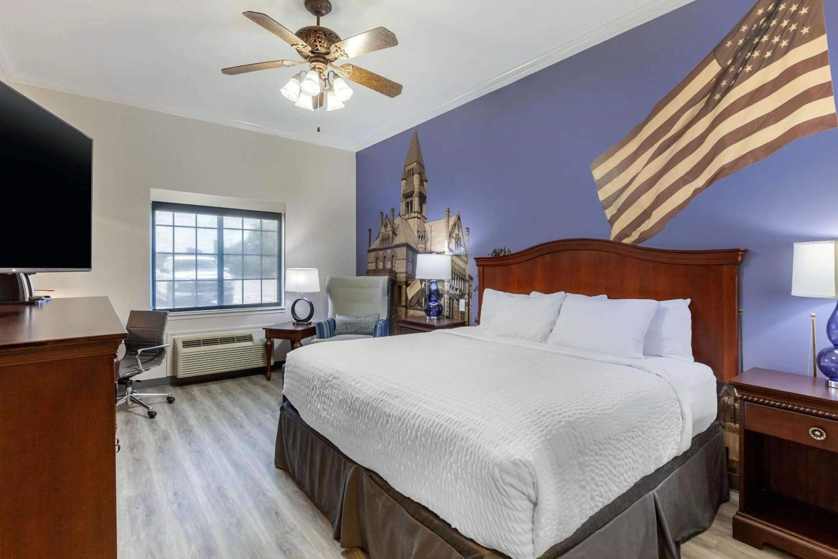 Bedroom, Bed in Clarion Pointe Sulphur Springs