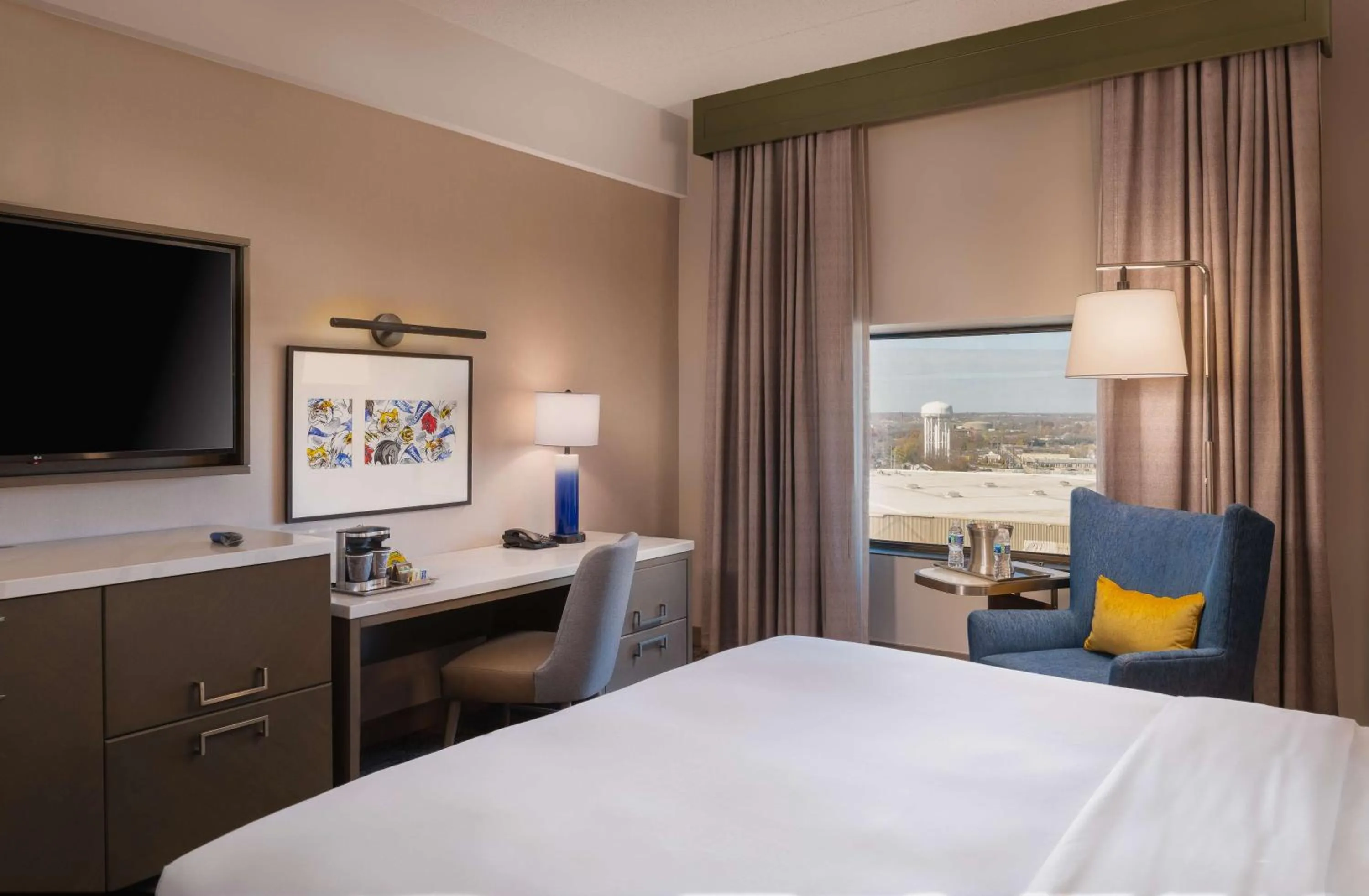 Bedroom, Bed in Hilton Lexington Downtown