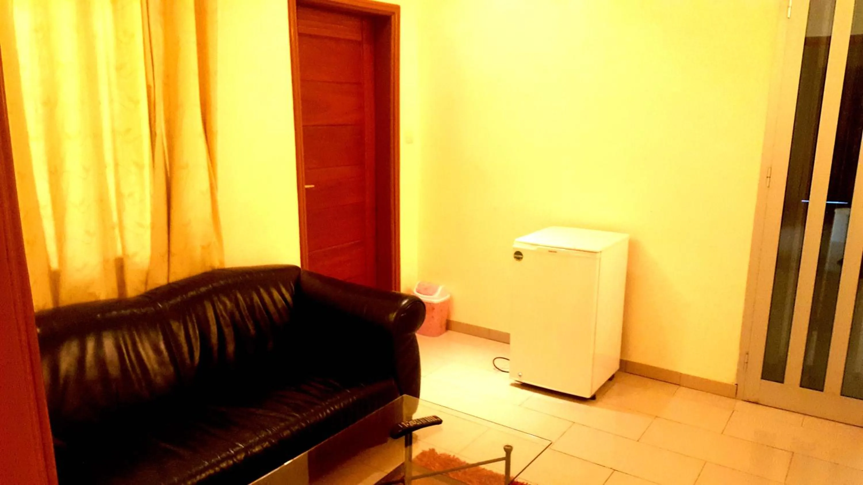 Communal lounge/ TV room in Hôtels Résidences Easy