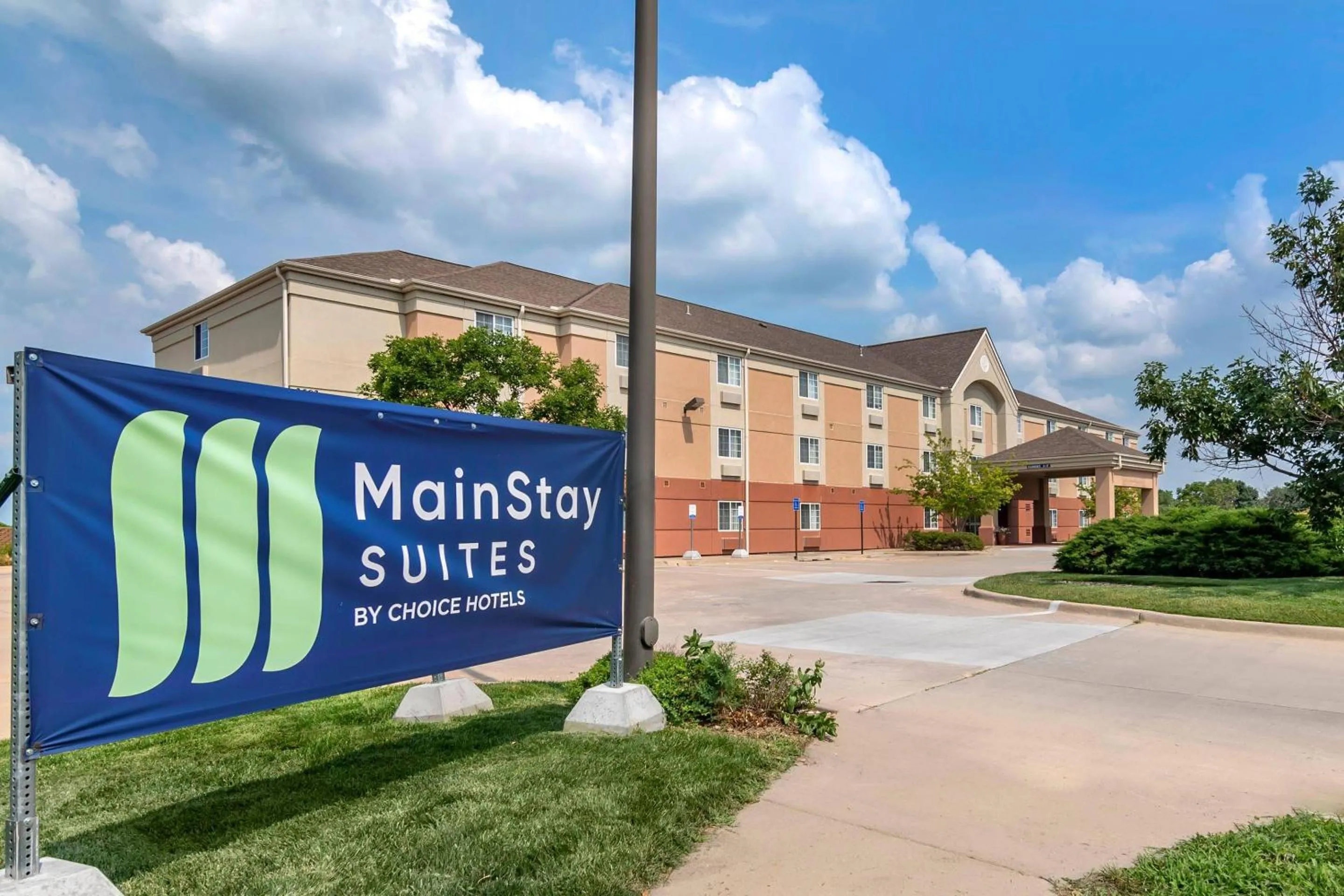 Property building in MainStay Suites Emporia