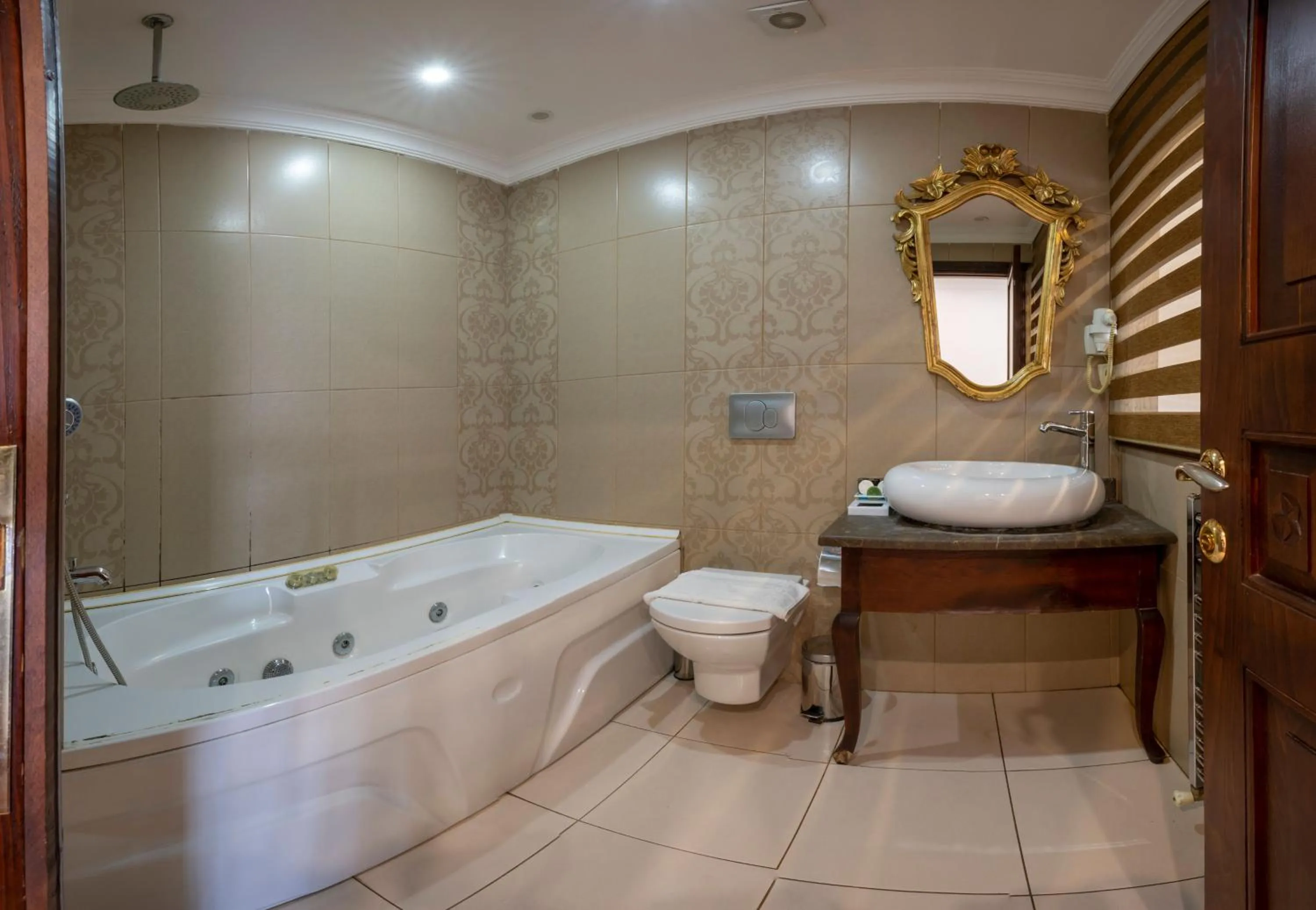 Bathroom in Valdivia Hotel