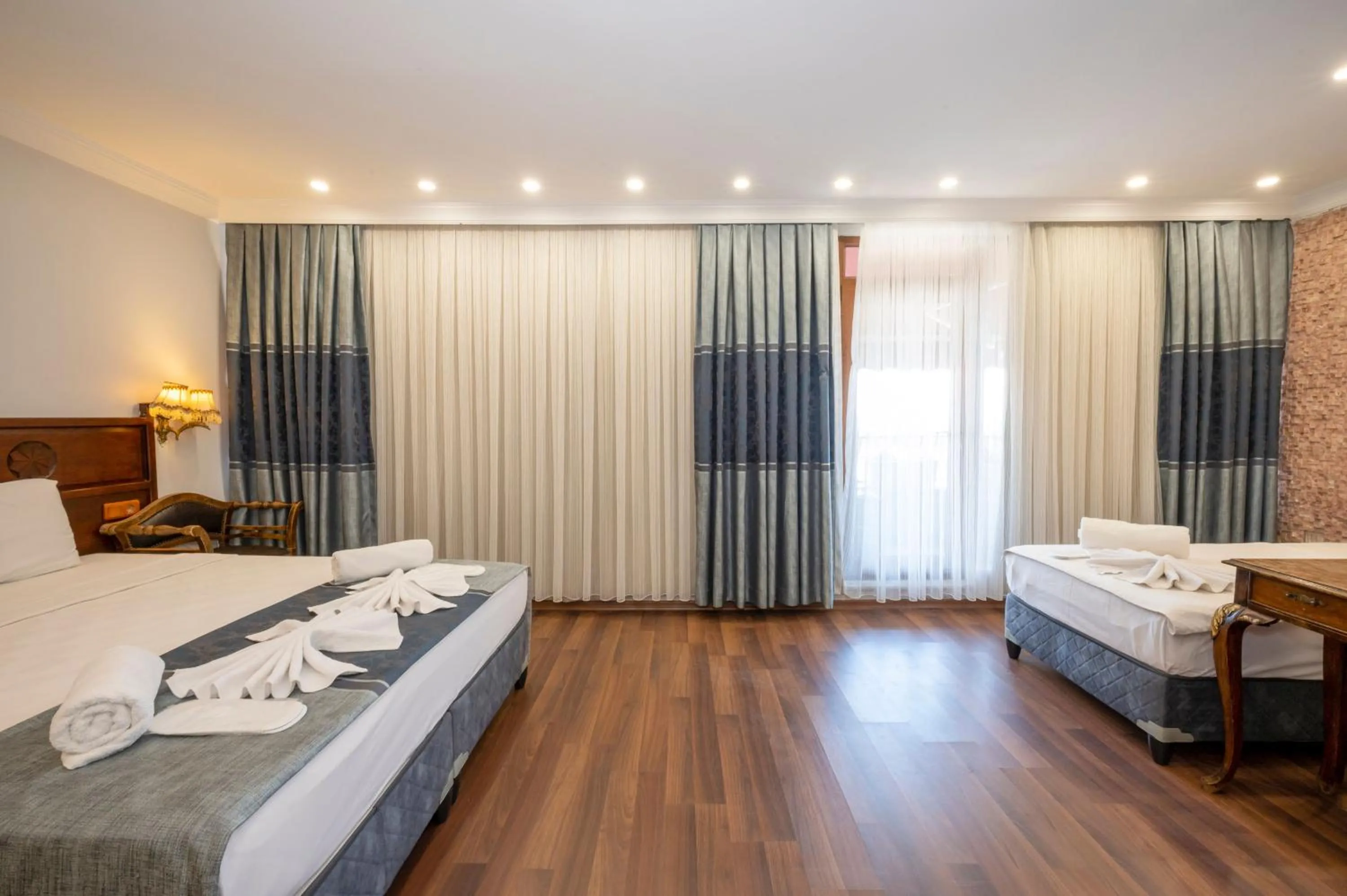 Photo of the whole room, Bed in Valdivia Hotel