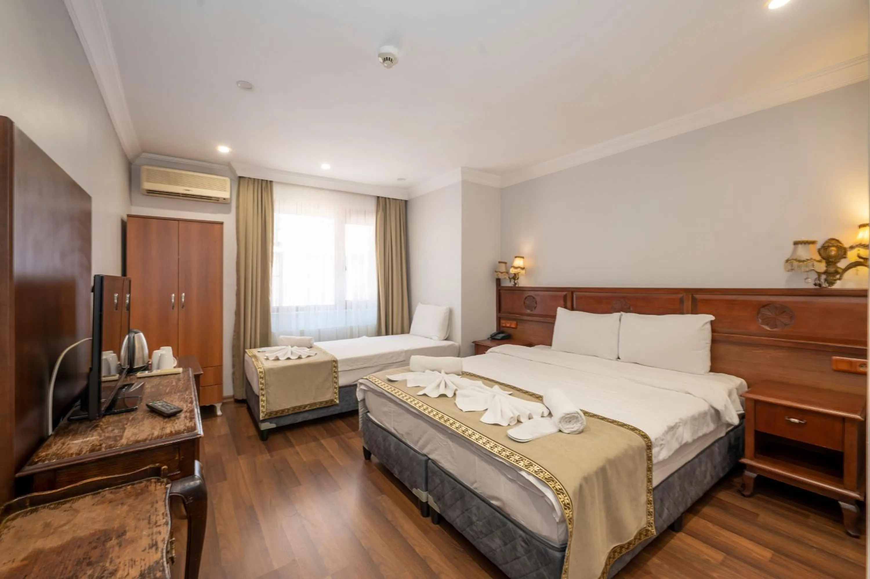 Photo of the whole room, Bed in Valdivia Hotel