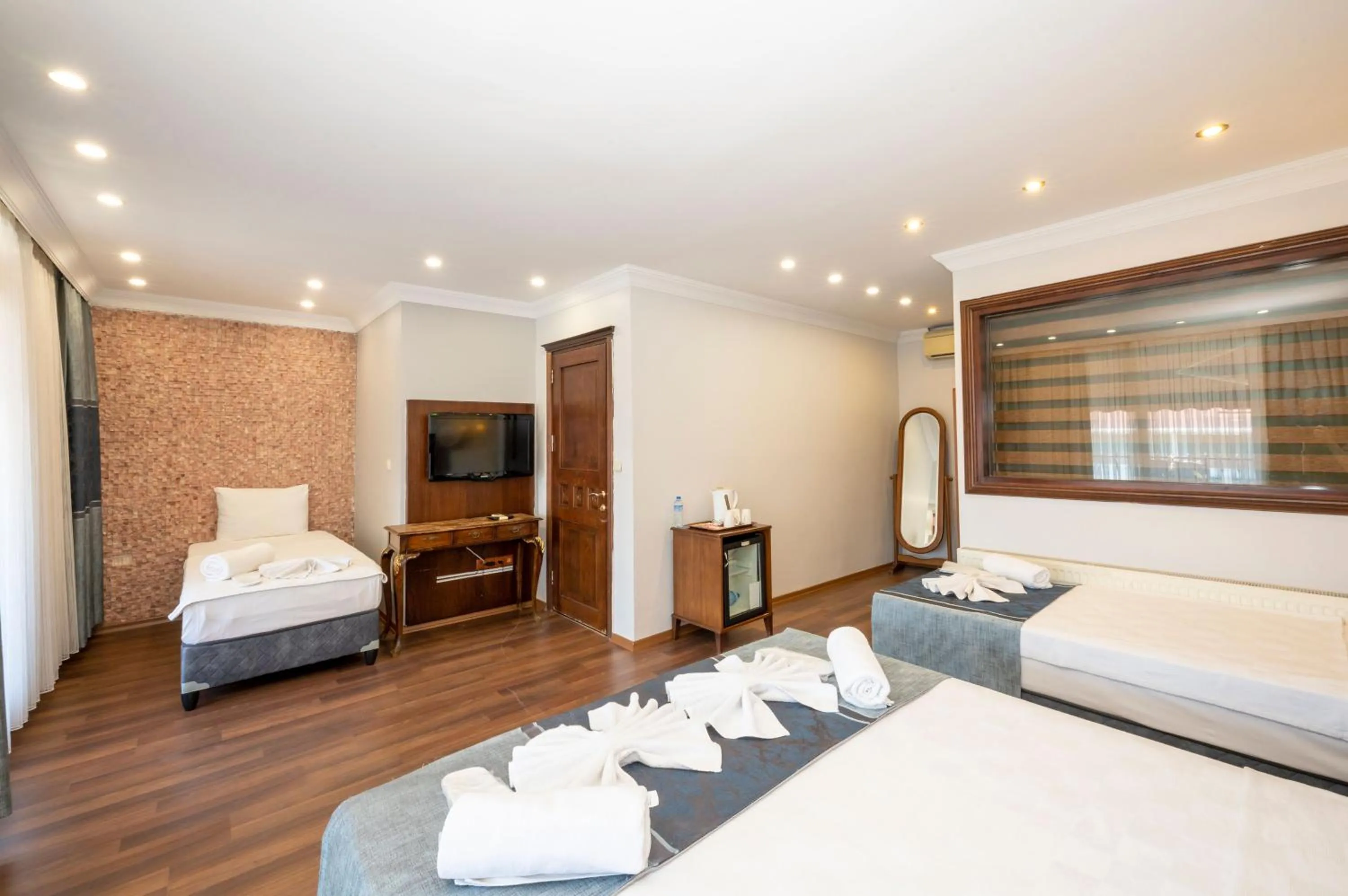 Living room, Bed in Valdivia Hotel