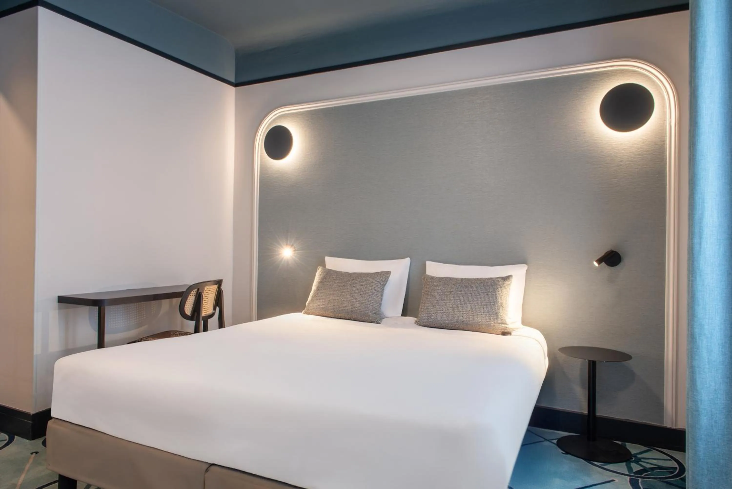 Bed in Pacific Hotel Fondary