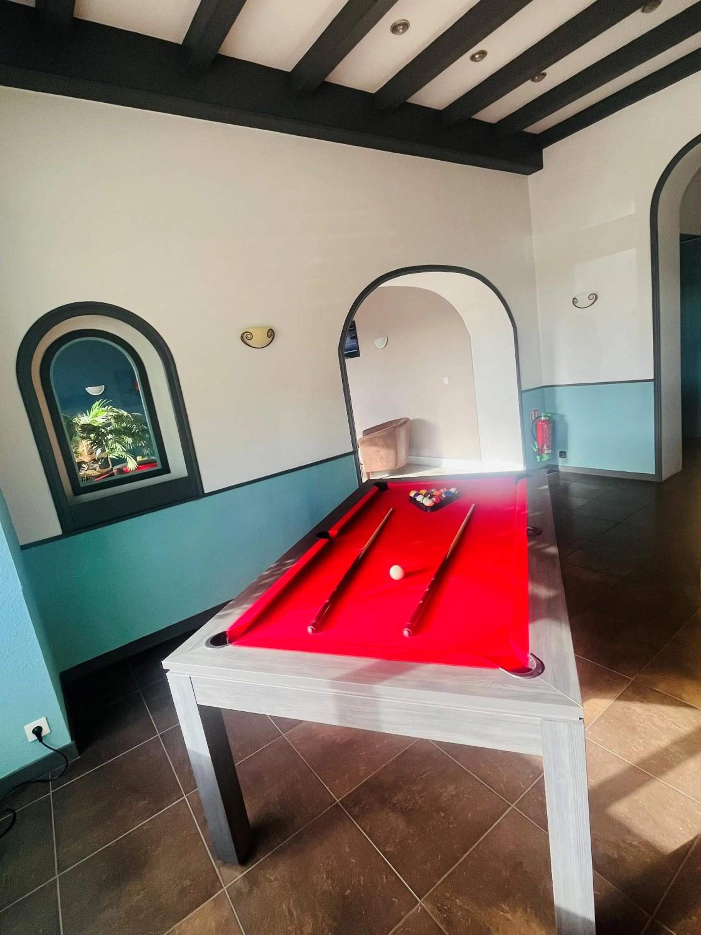 Lounge or bar, Bed in Hôtel de Bretagne