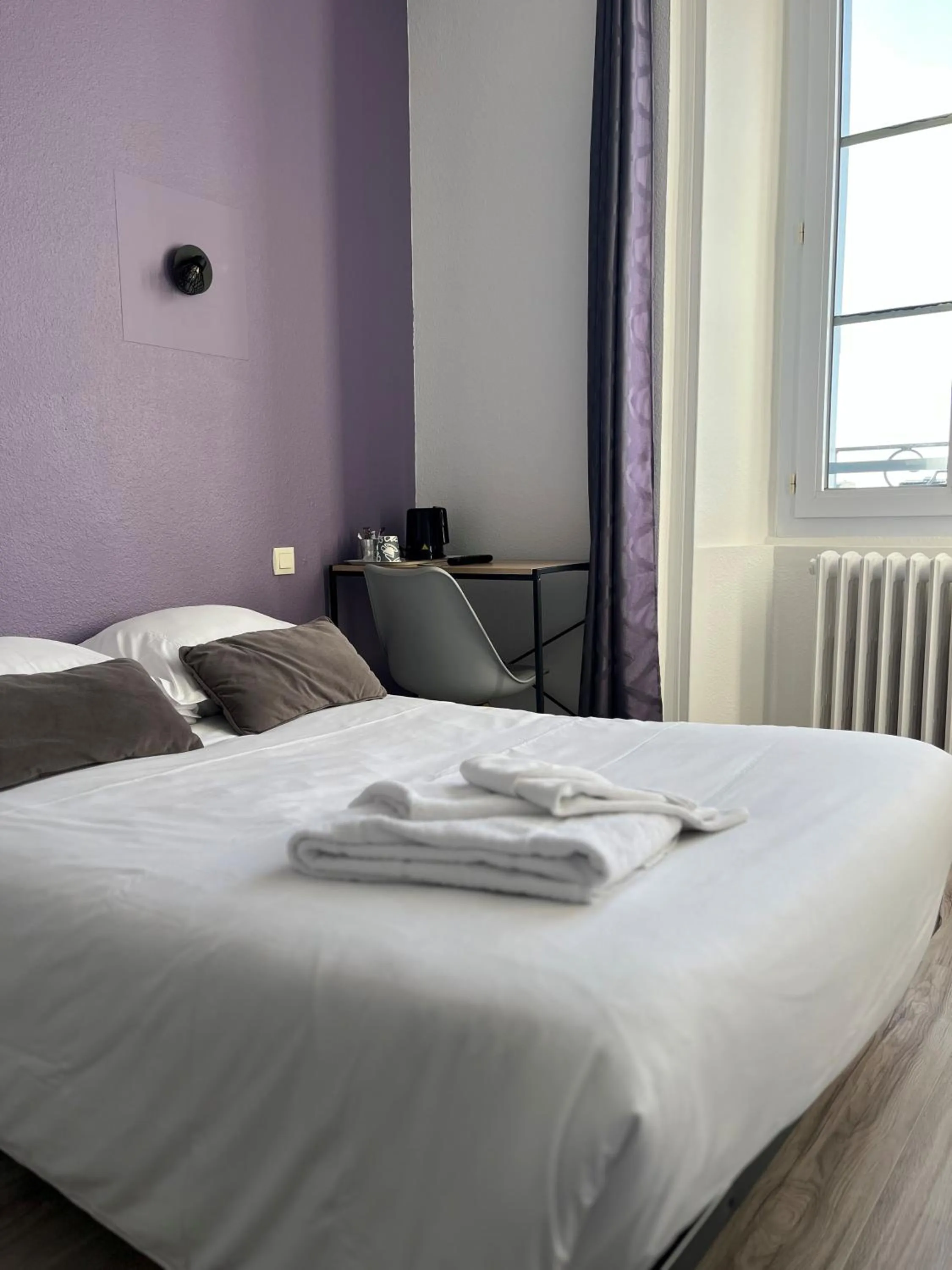 Bed in Hôtel de Bretagne