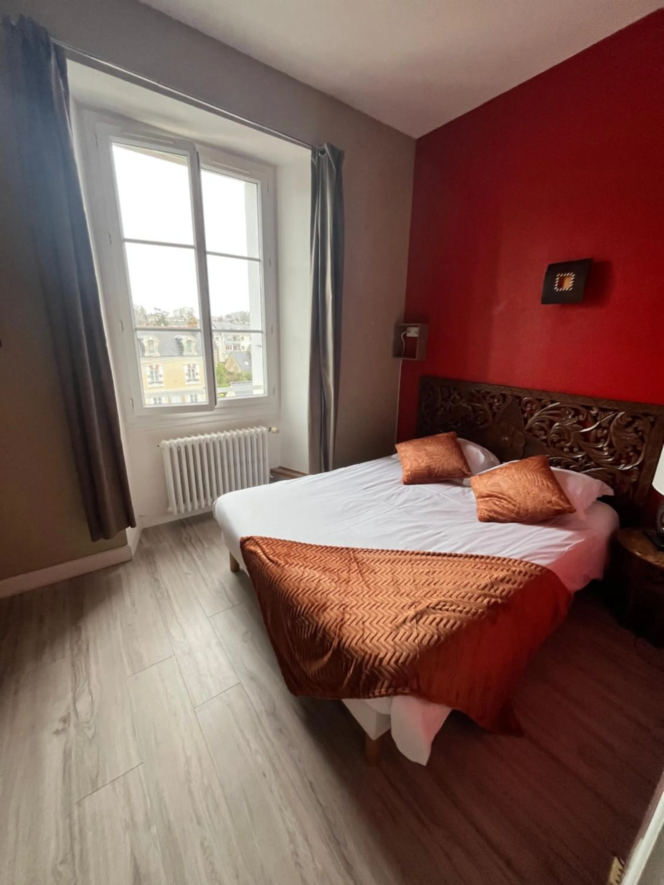 Photo of the whole room, Bed in Hôtel de Bretagne