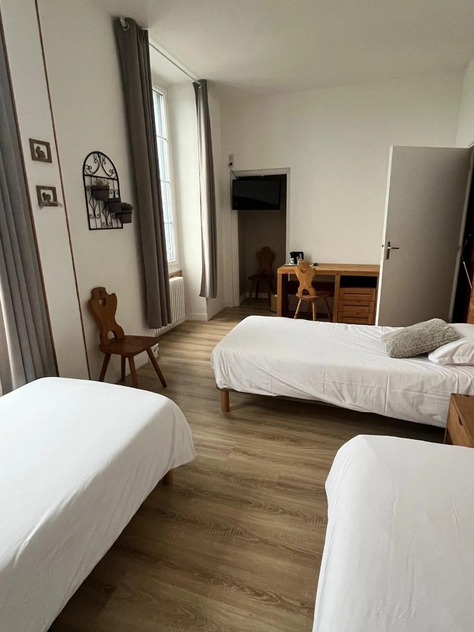 Bed in Hôtel de Bretagne