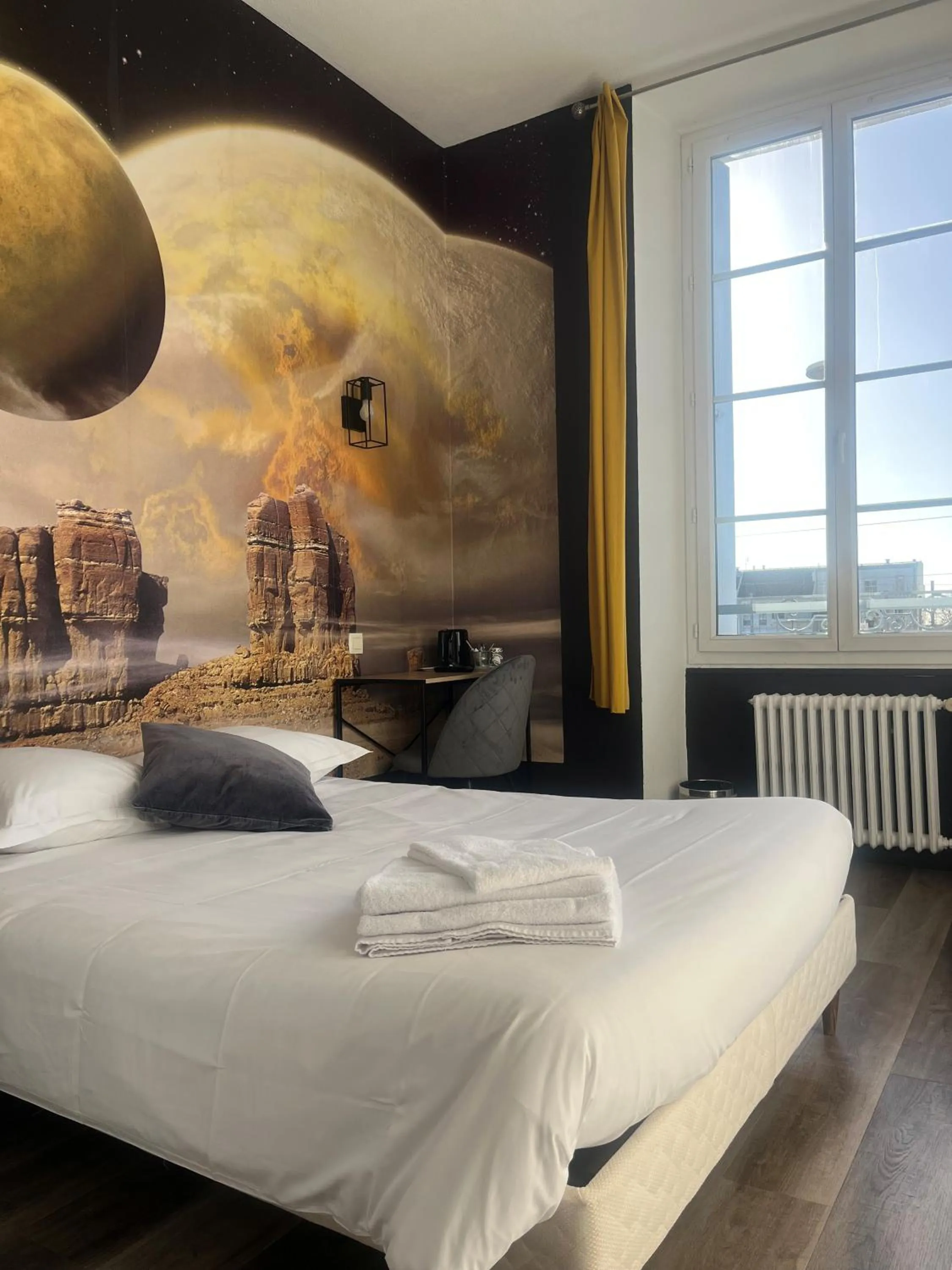 Bed in Hôtel de Bretagne